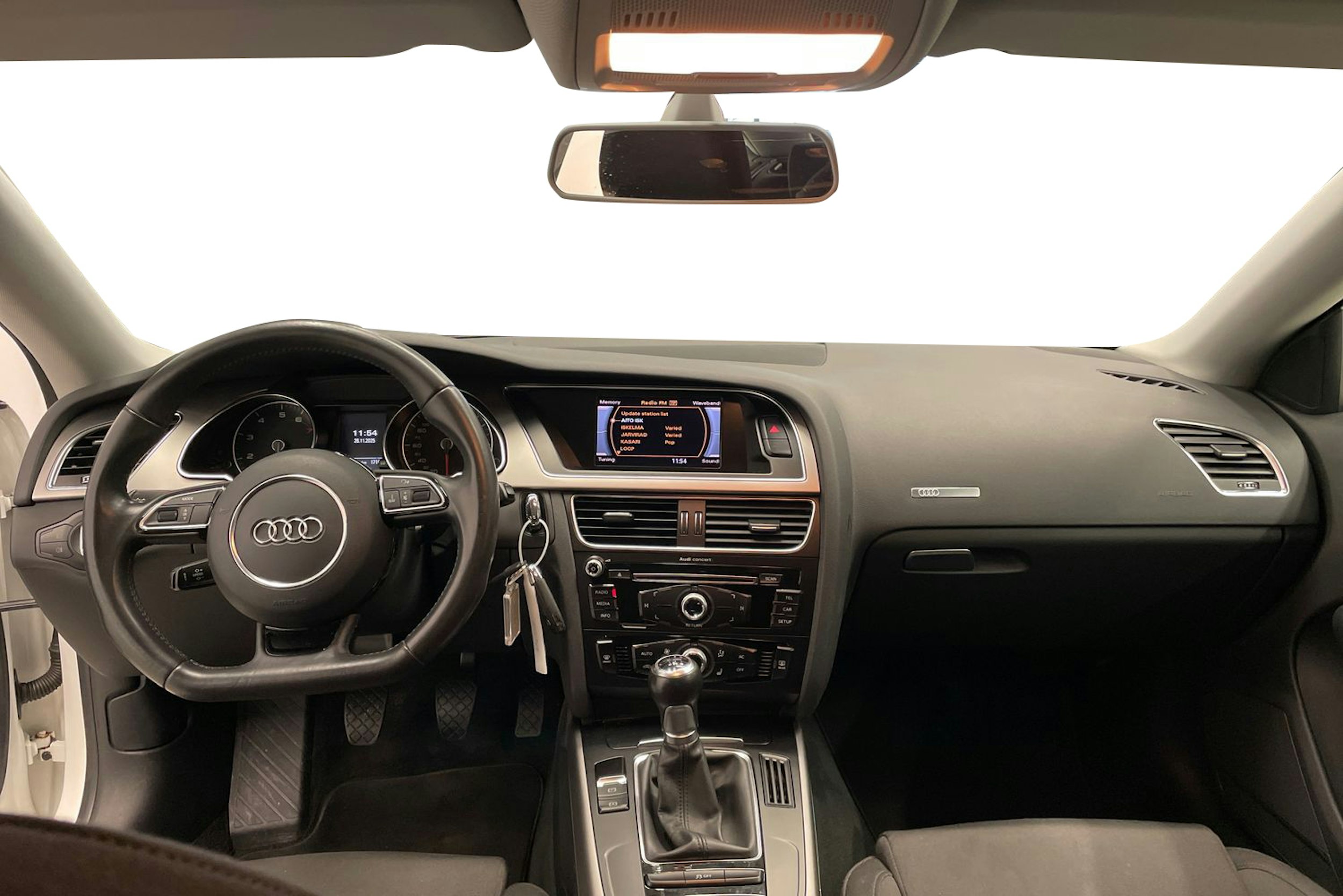 Valkoinen Audi A5 2012 kuva 7.