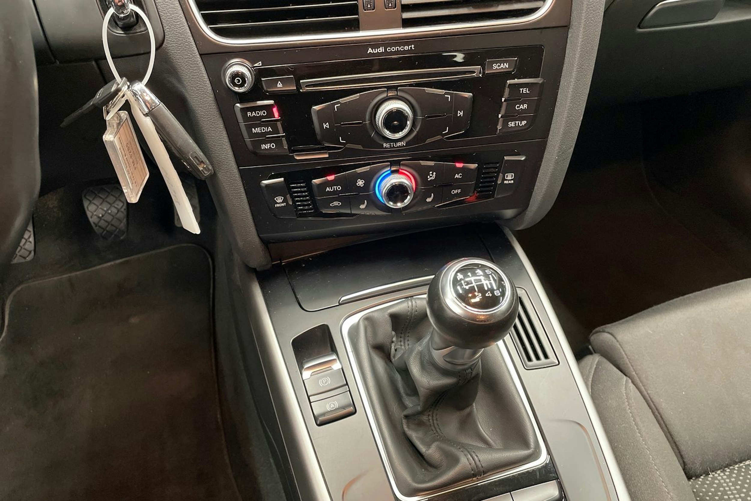 Valkoinen Audi A5 2012 kuva 14.