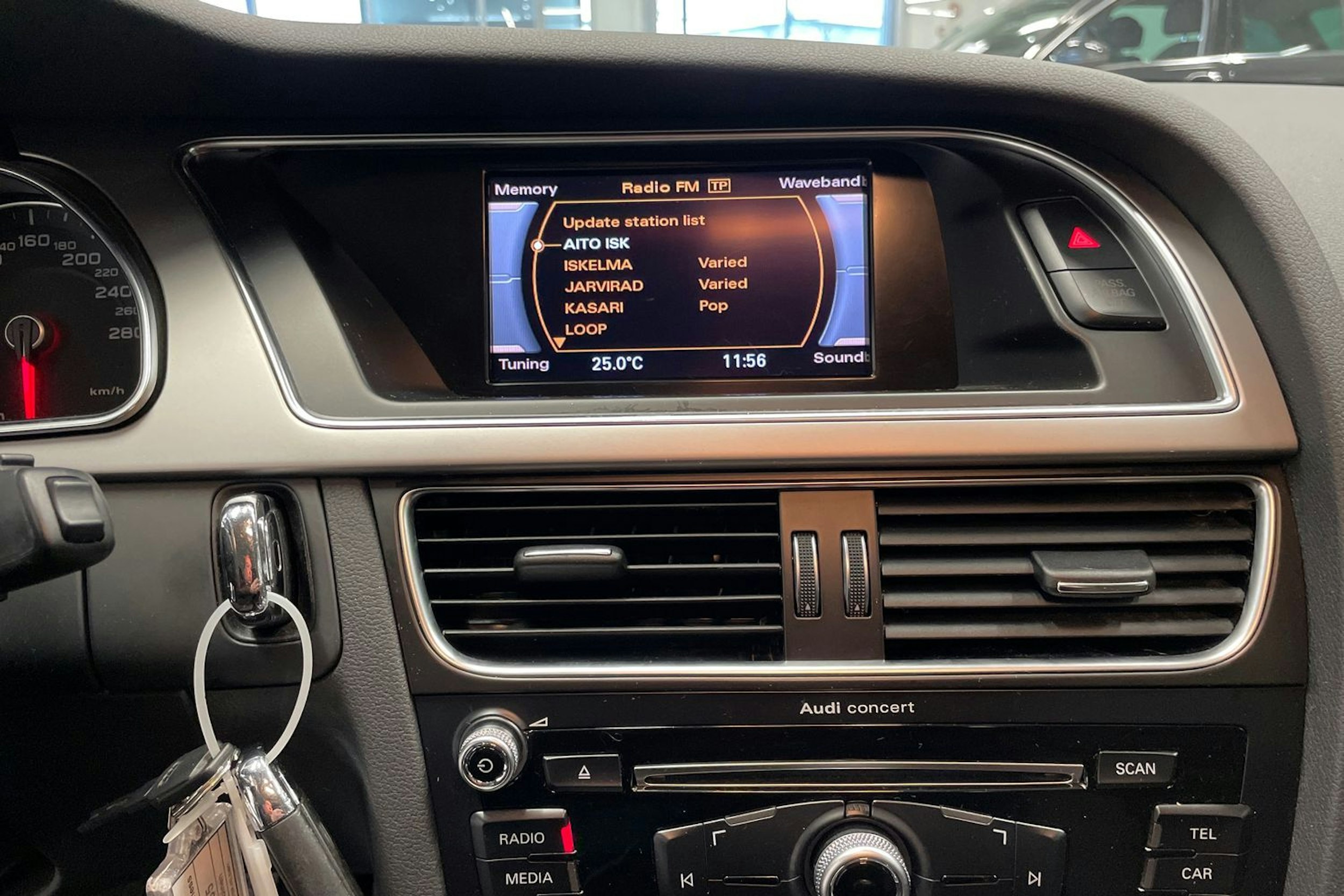 Valkoinen Audi A5 2012 kuva 15.