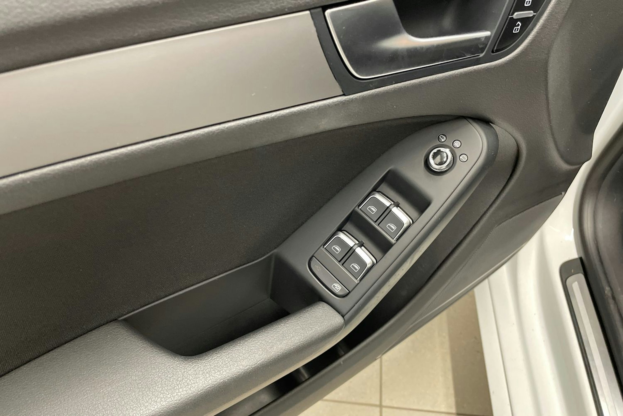 Valkoinen Audi A5 2012 kuva 16.