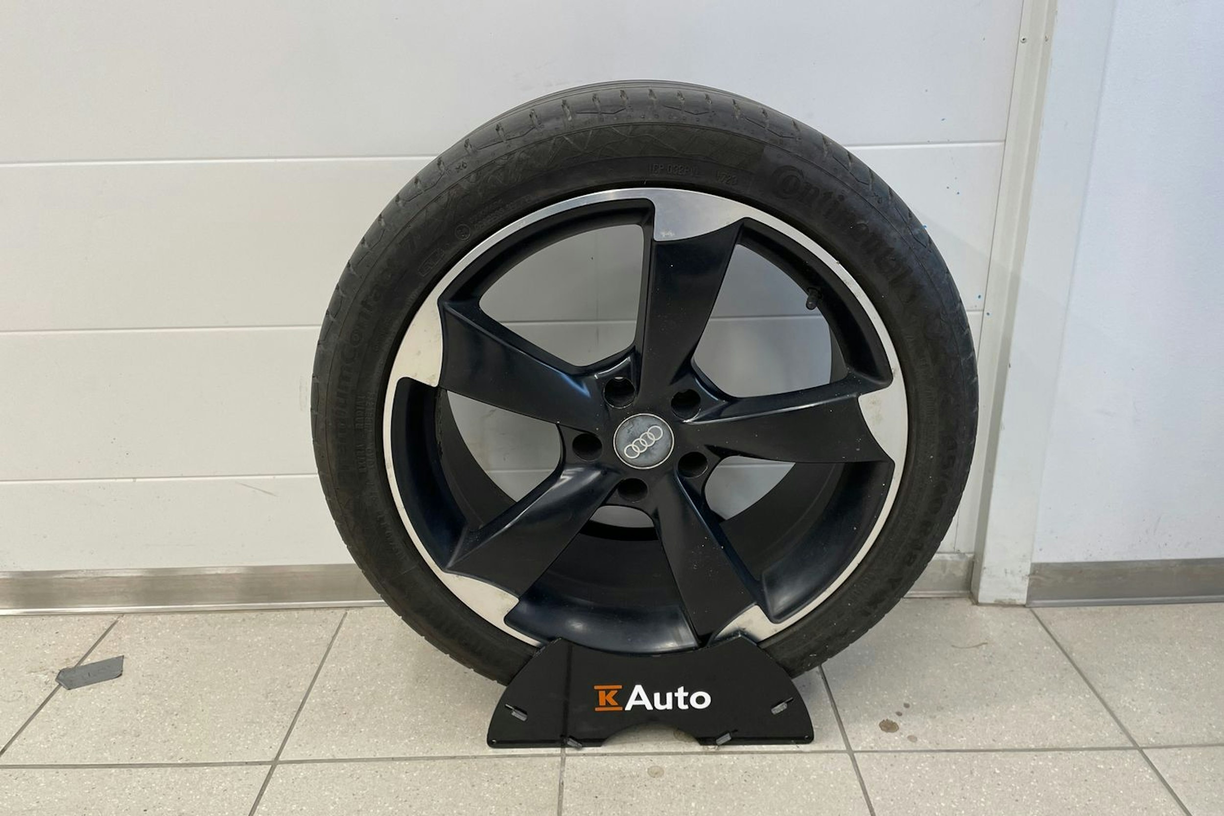 Valkoinen Audi A5 2012 kuva 18.