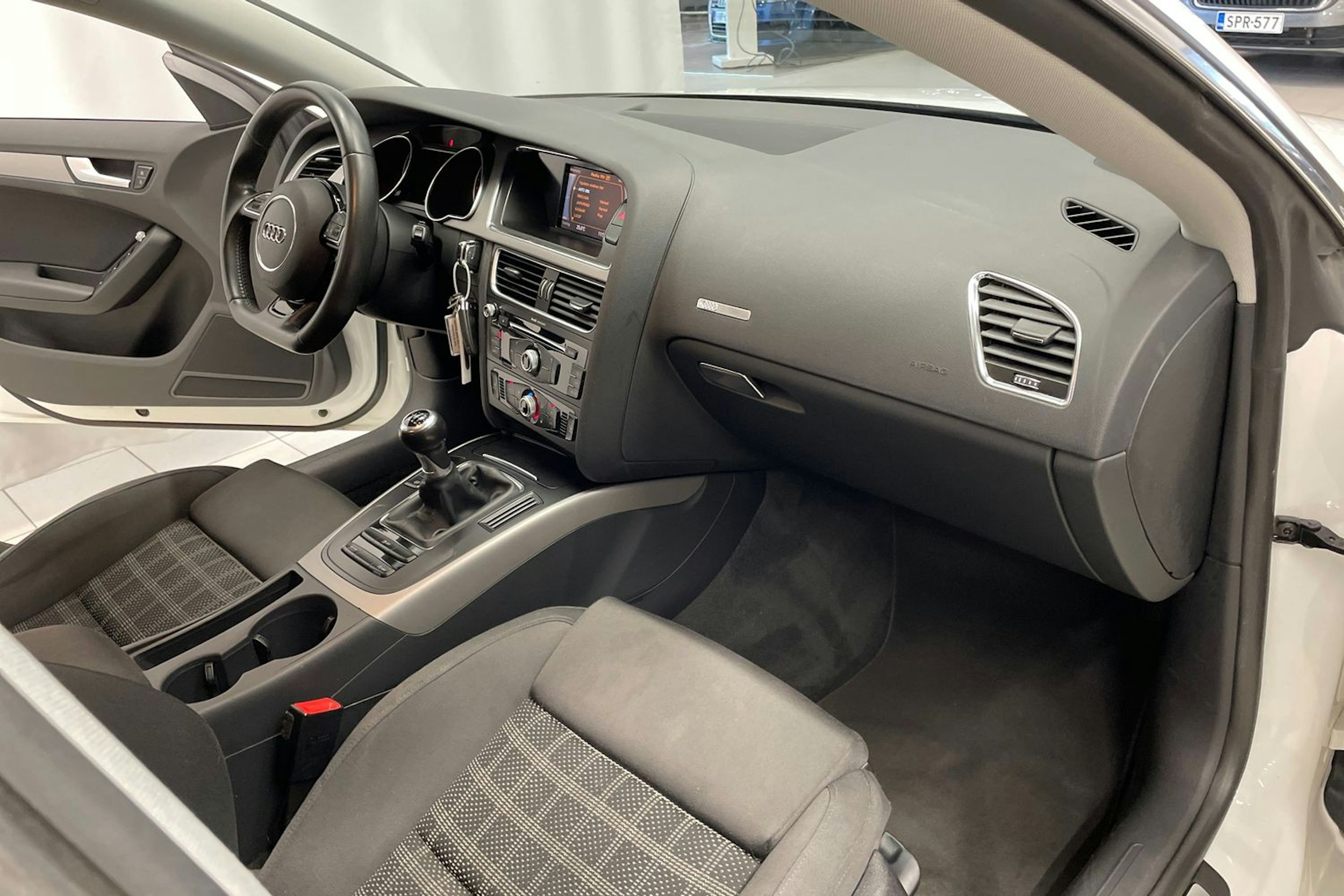 Valkoinen Audi A5 2012 kuva 20.