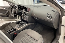 Valkoinen Audi A5 2012 kuva 20.