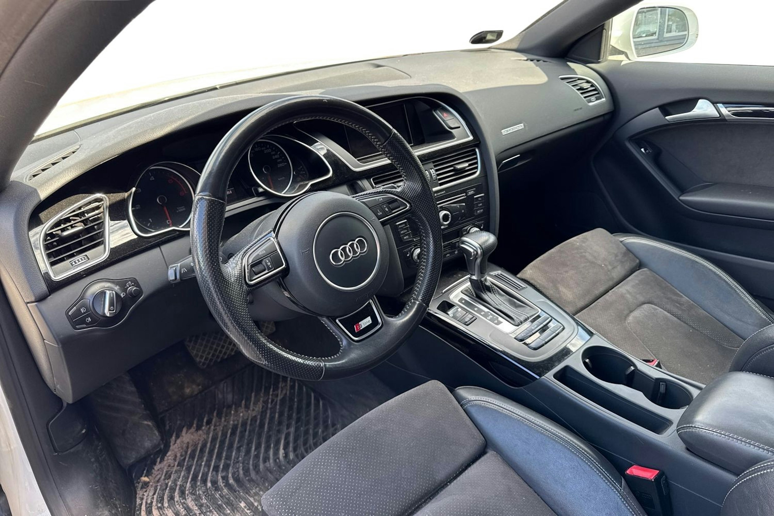 valkoinen Audi A5 2012 kuva 3.