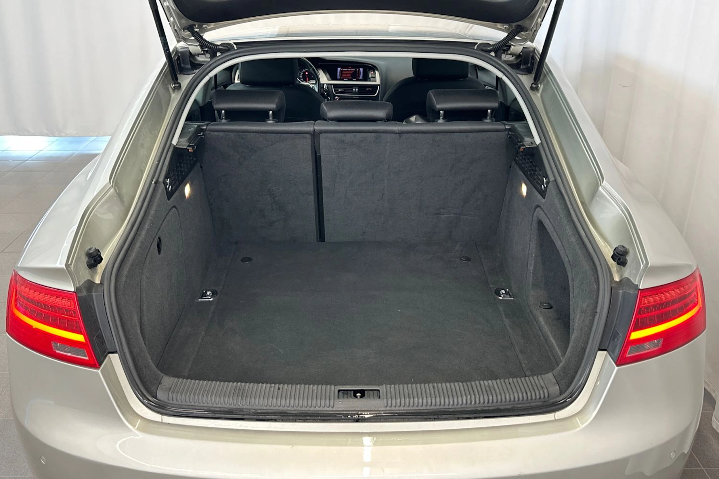 hopea Audi A5 2012 kuva 13.