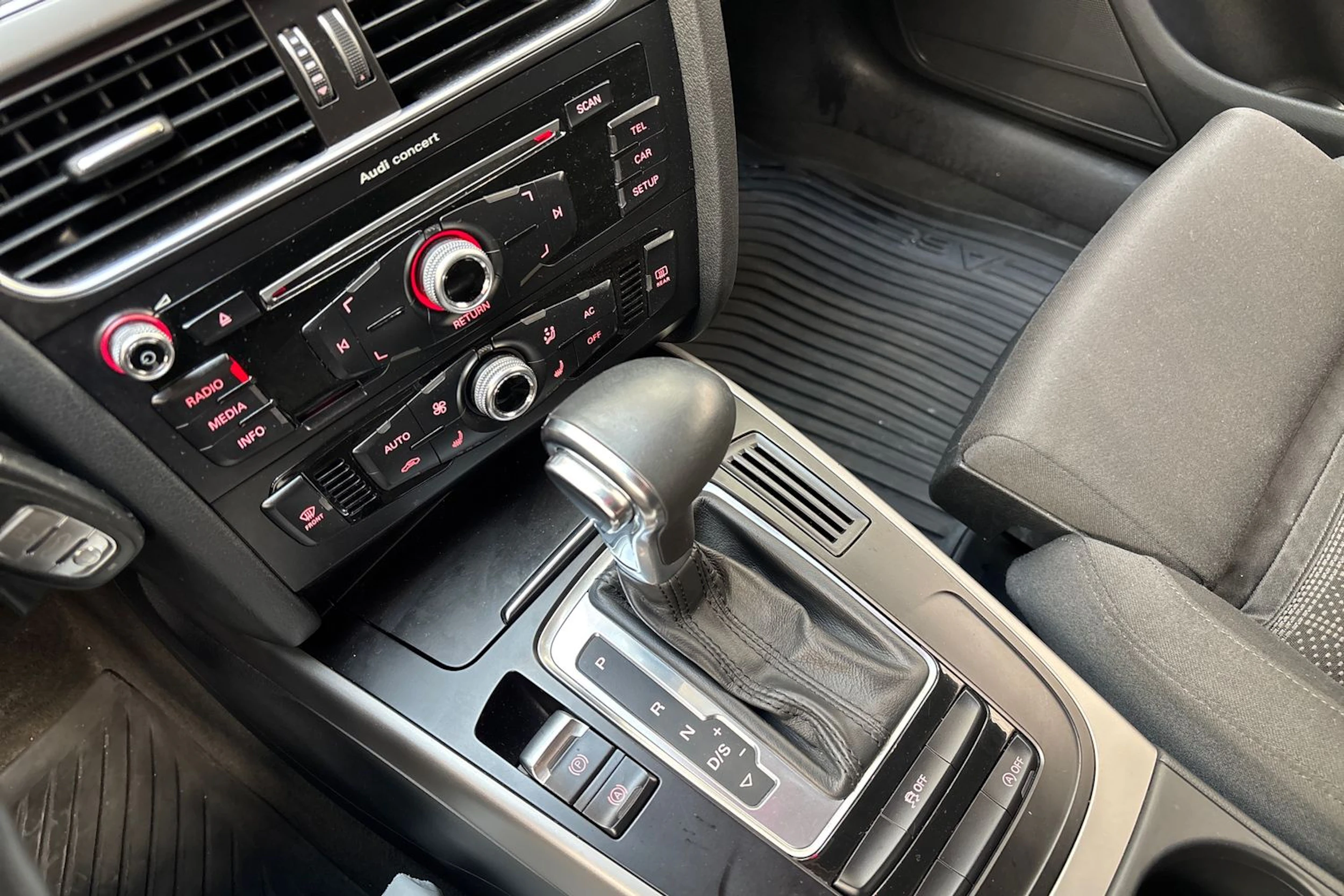 musta Audi A5 2012 kuva 22.