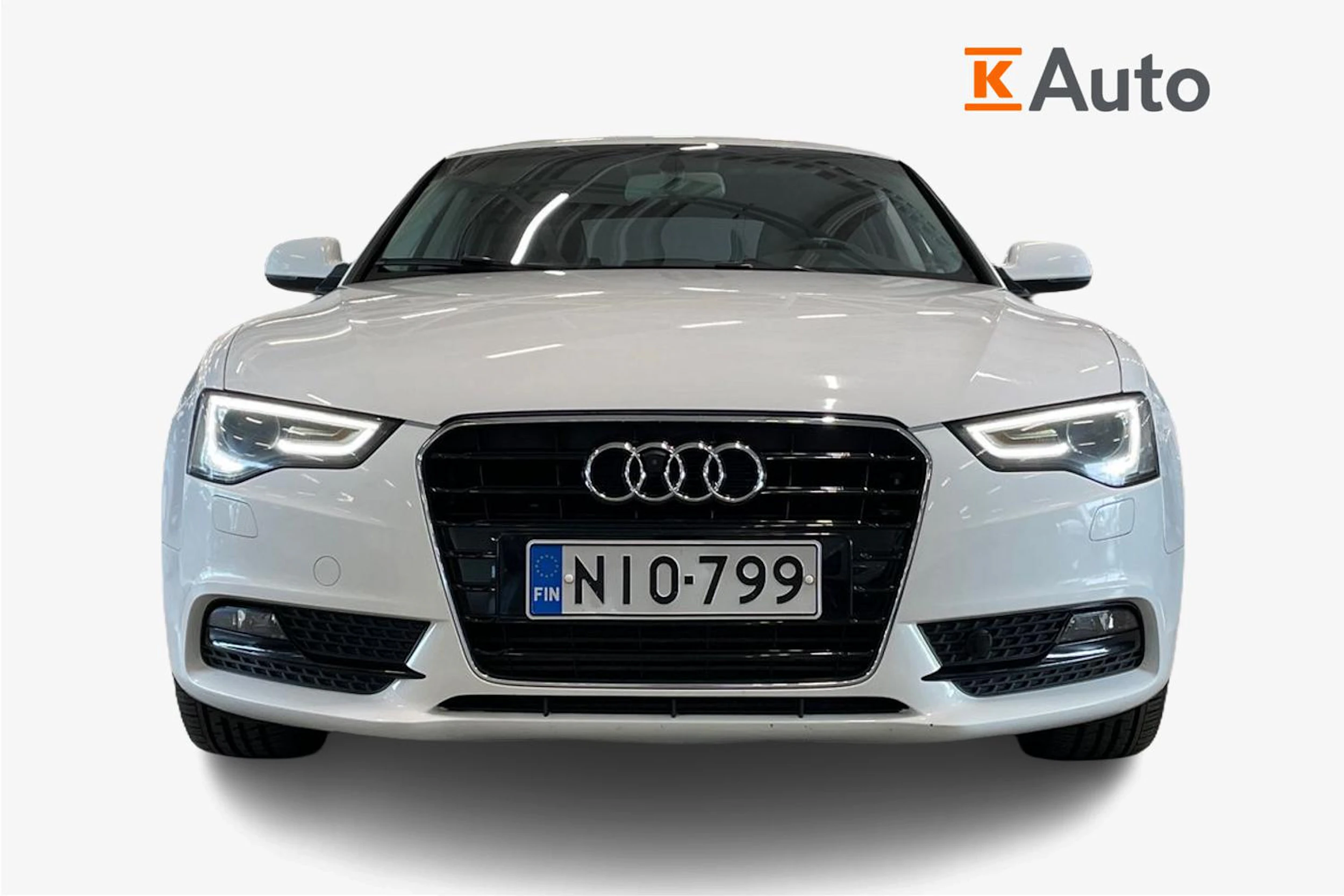 valkoinen Audi A5 2012 kuva 4.