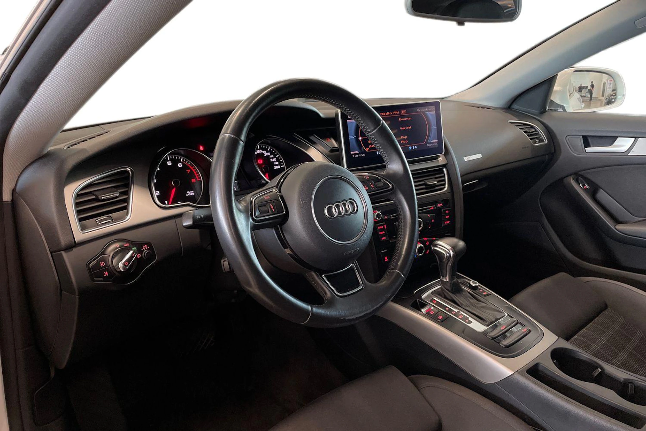 valkoinen Audi A5 2012 kuva 6.
