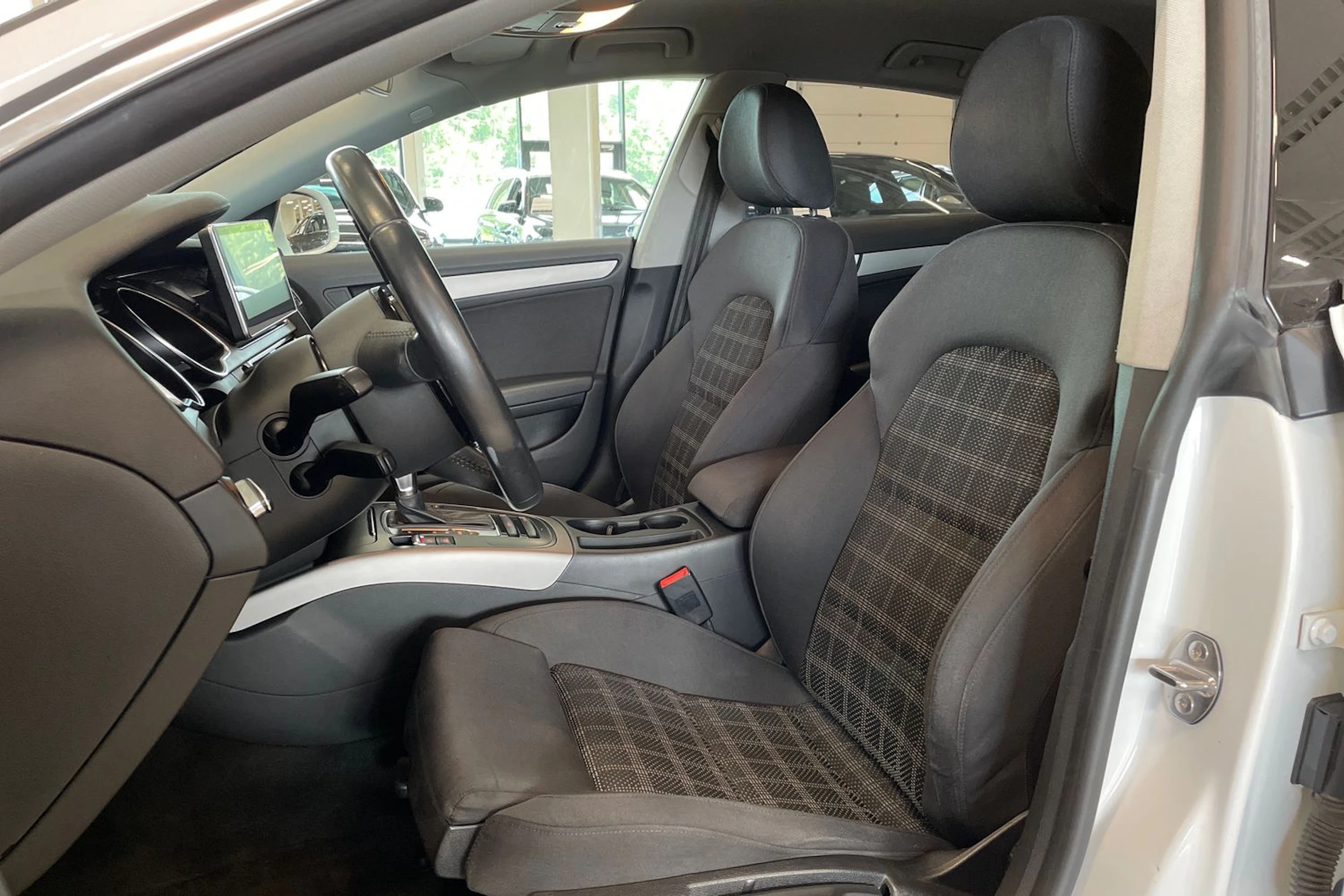 valkoinen Audi A5 2012 kuva 11.