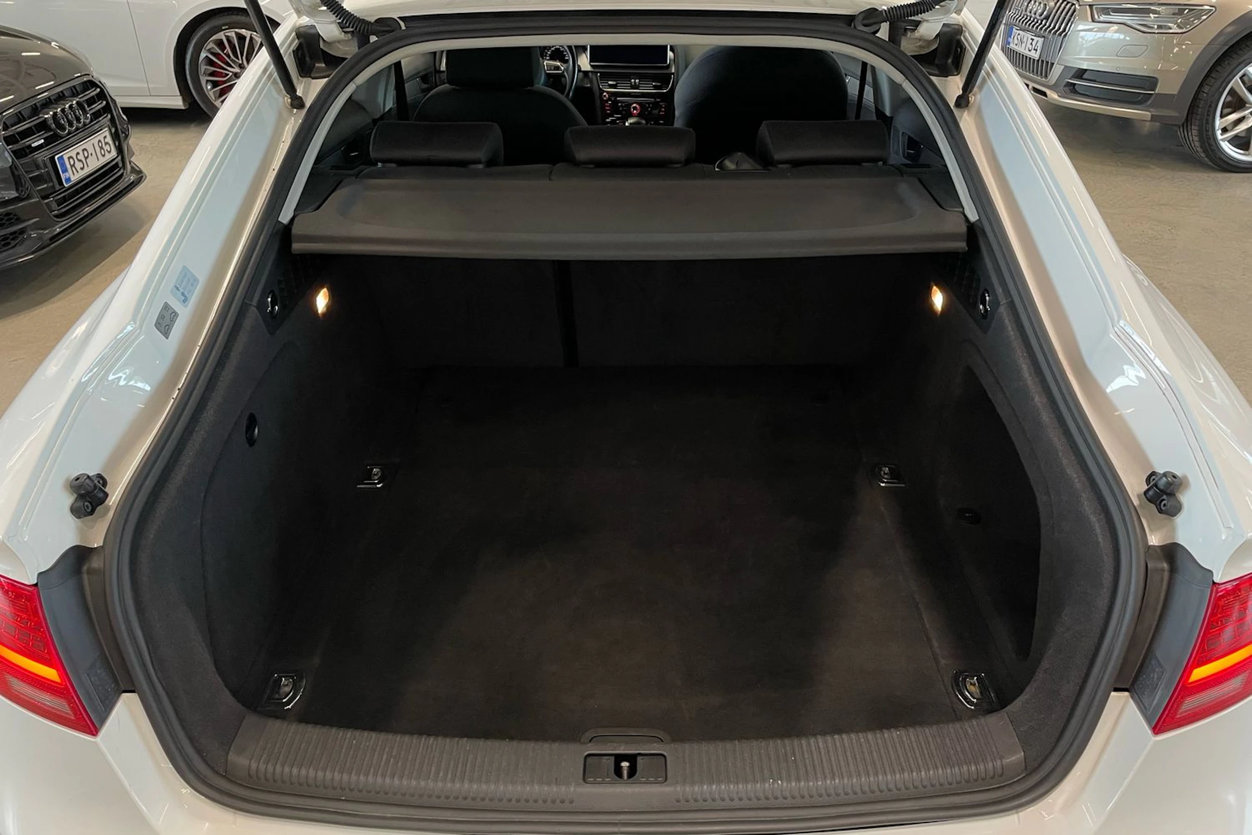 valkoinen Audi A5 2012 kuva 26.