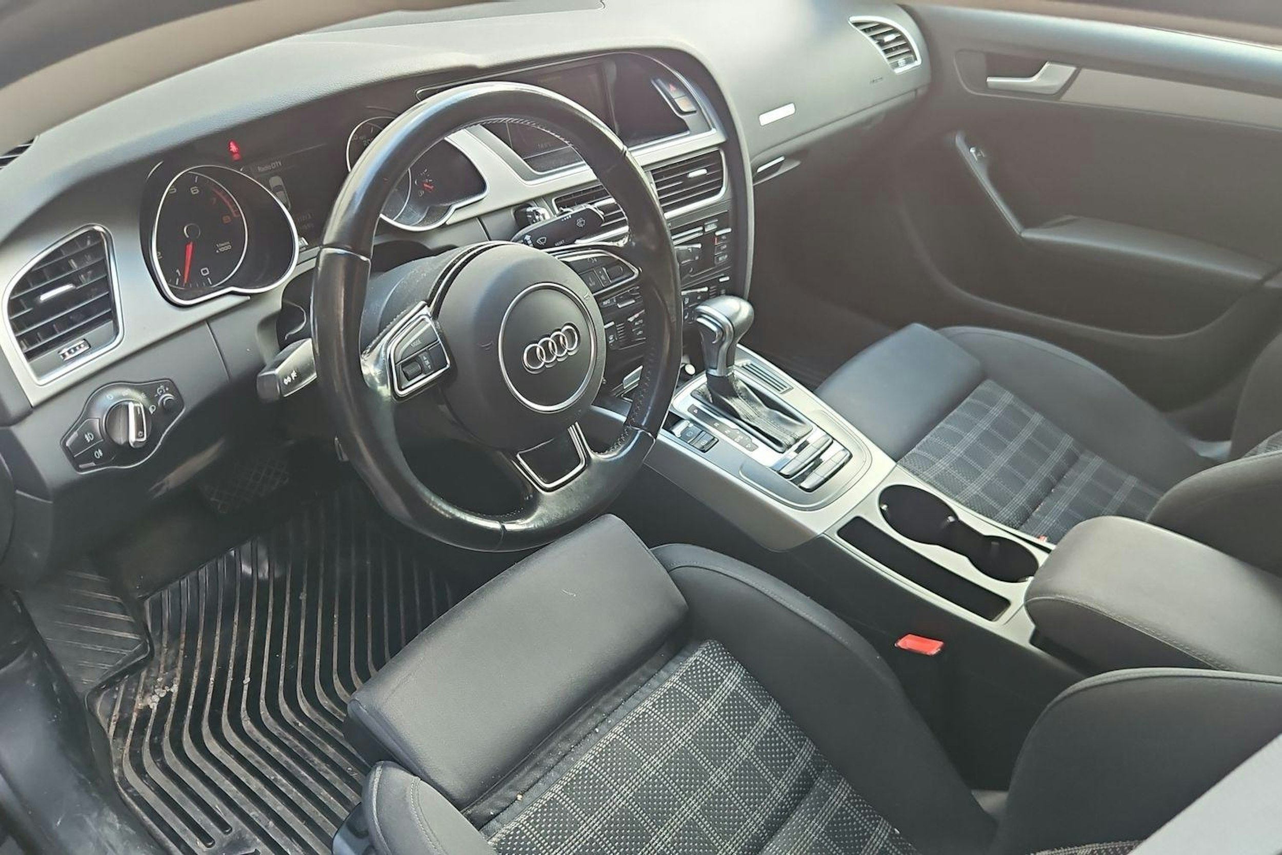 musta Audi A5 2012 kuva 3.