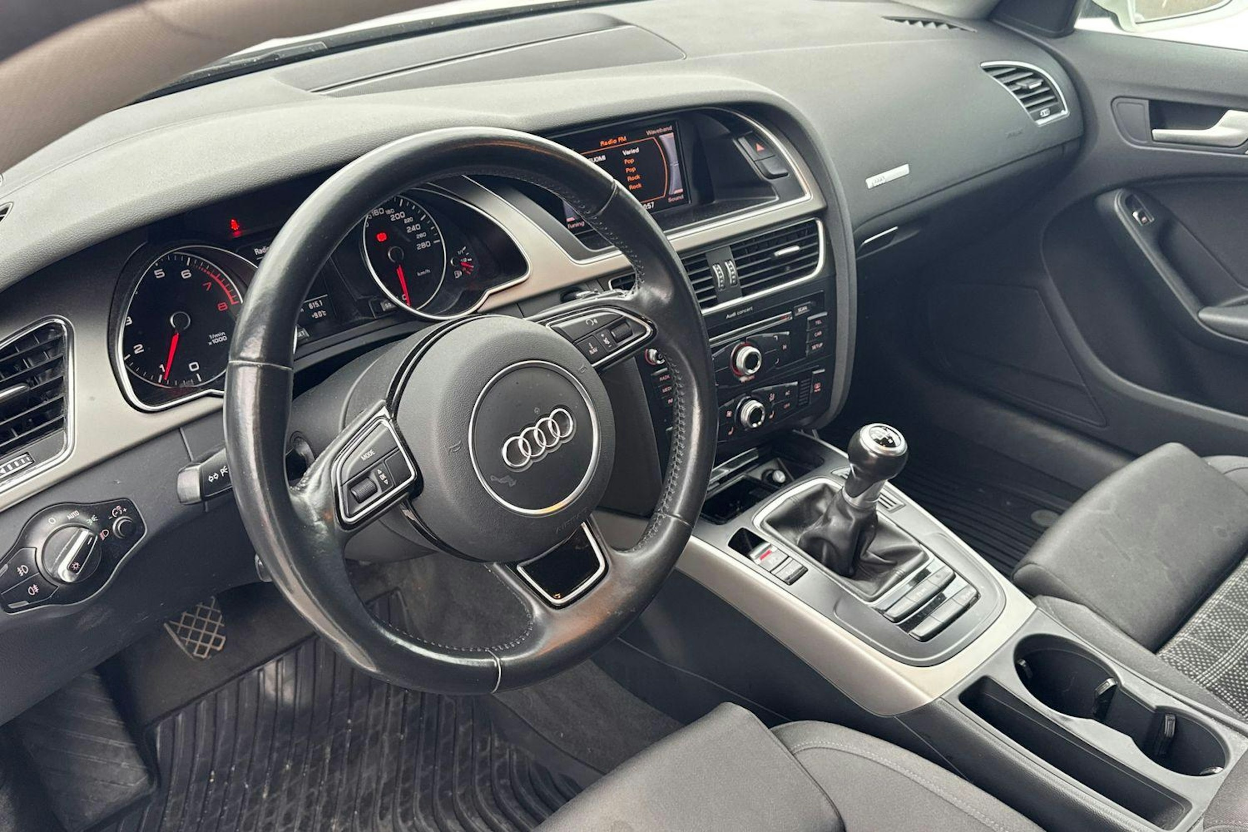valkoinen Audi A5 2012 kuva 3.
