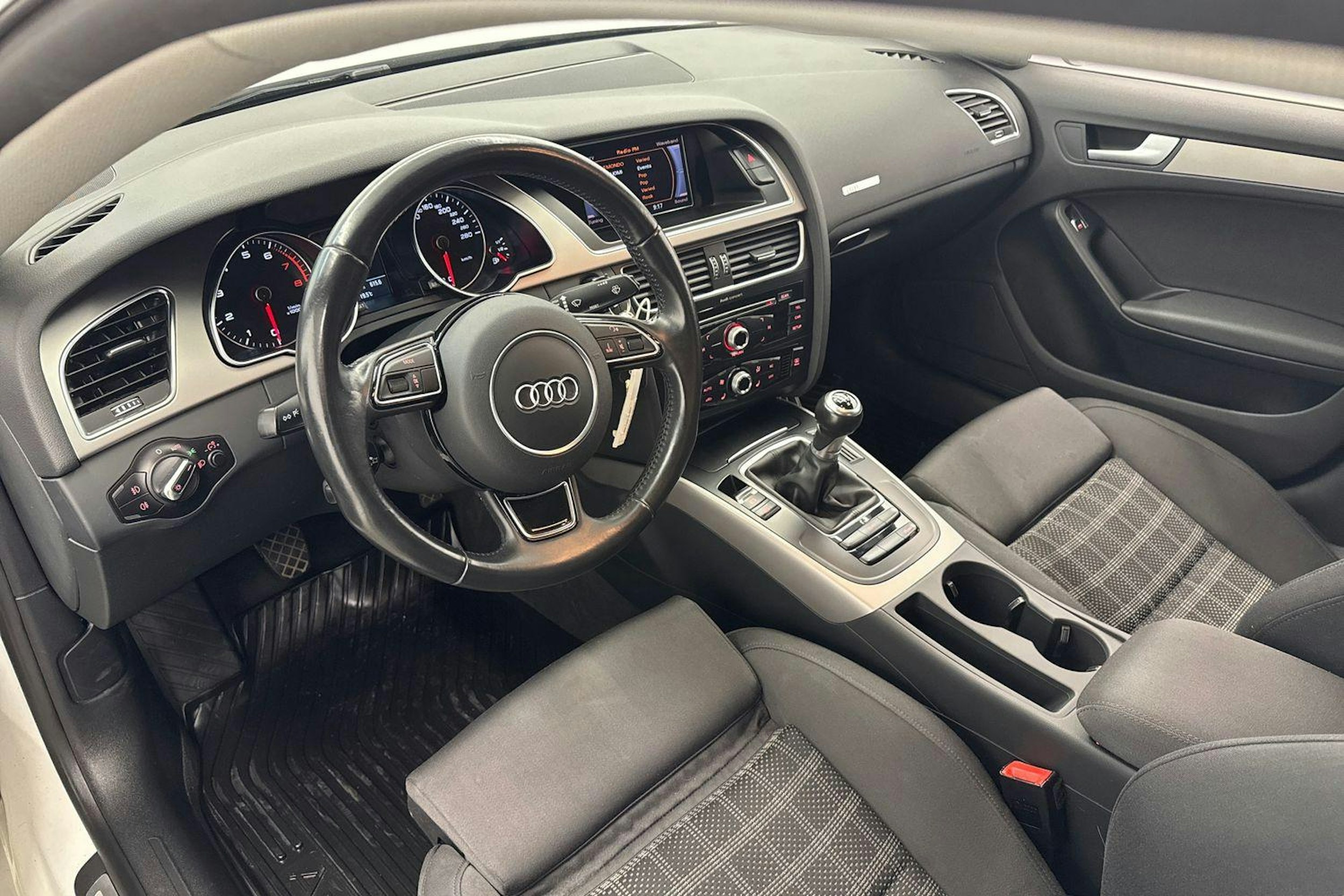 valkoinen Audi A5 2012 kuva 7.