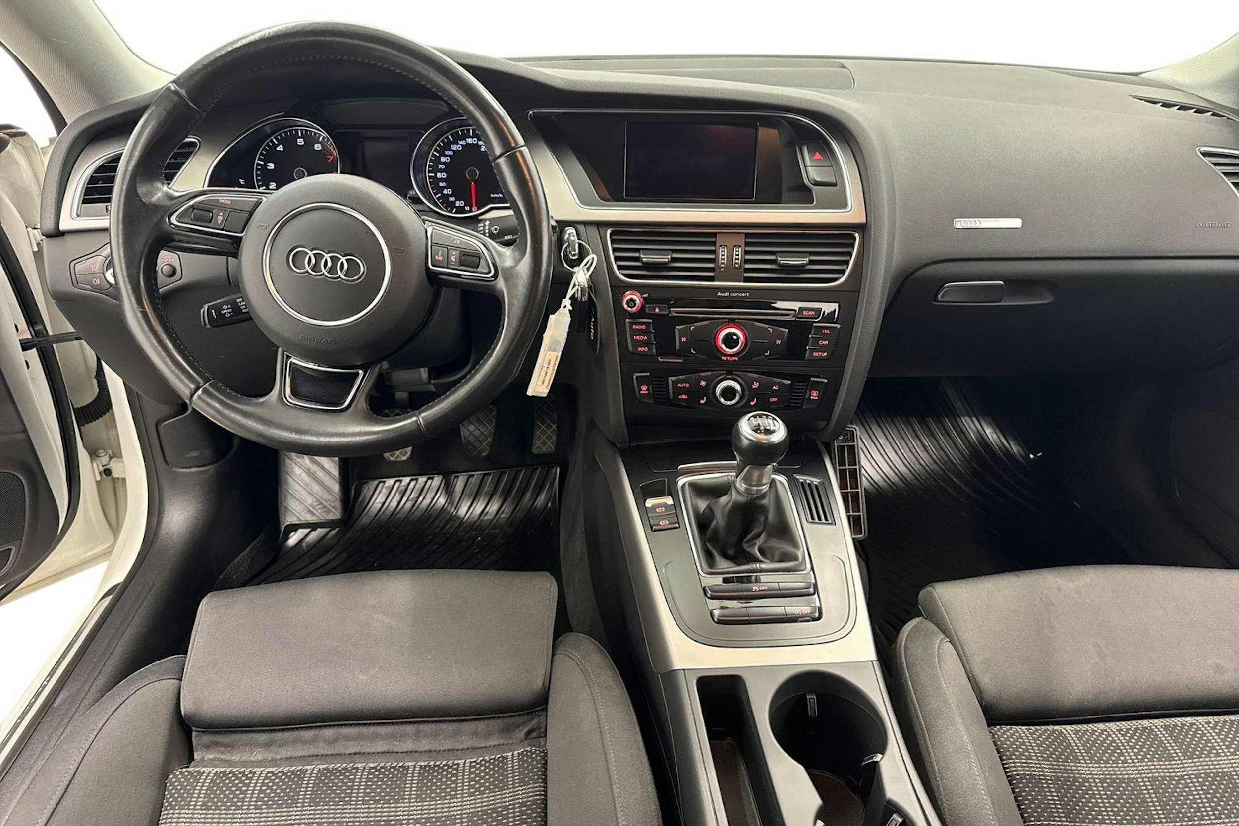 valkoinen Audi A5 2012 kuva 9.