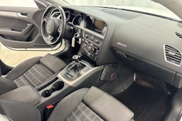 valkoinen Audi A5 2012 kuva 17.