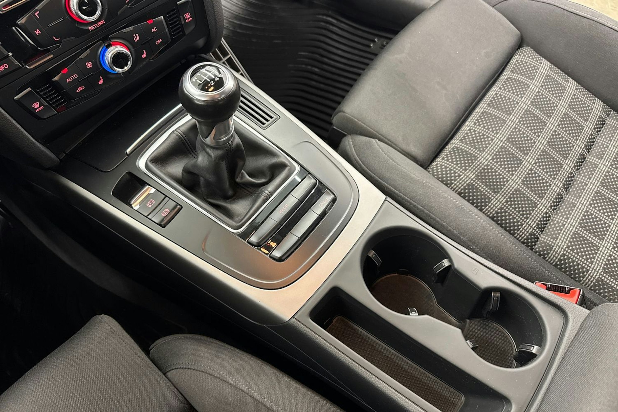 valkoinen Audi A5 2012 kuva 21.