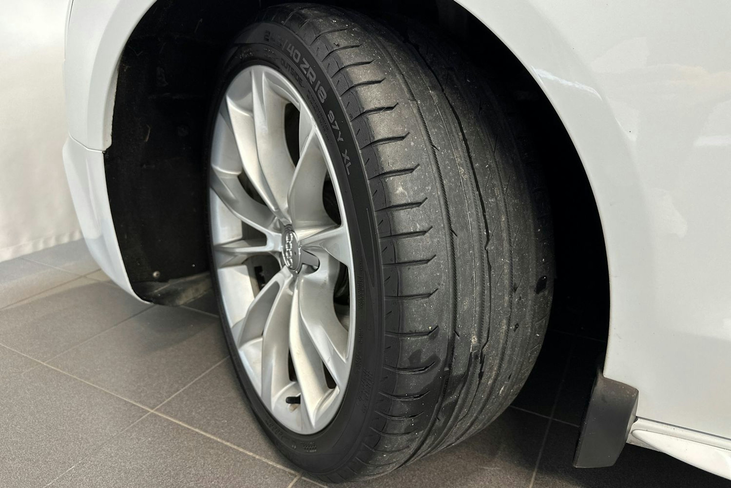 valkoinen Audi A5 2013 kuva 13.