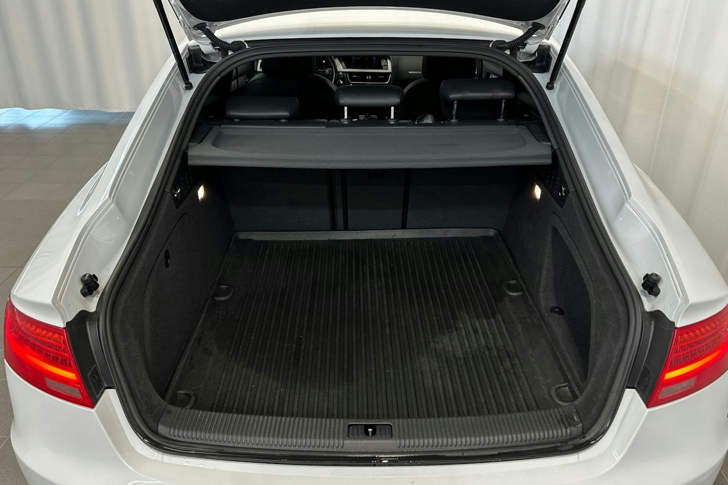 valkoinen Audi A5 2013 kuva 17.