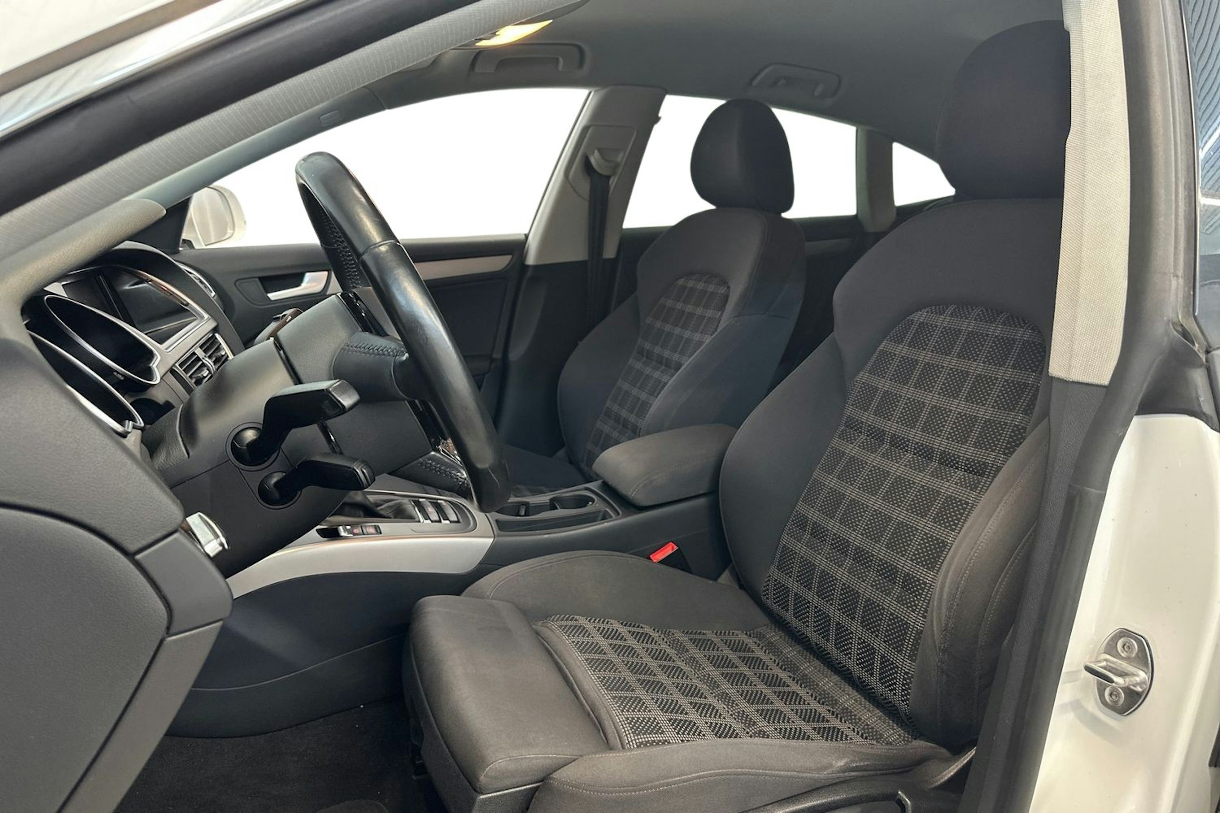 valkoinen Audi A5 2013 kuva 9.