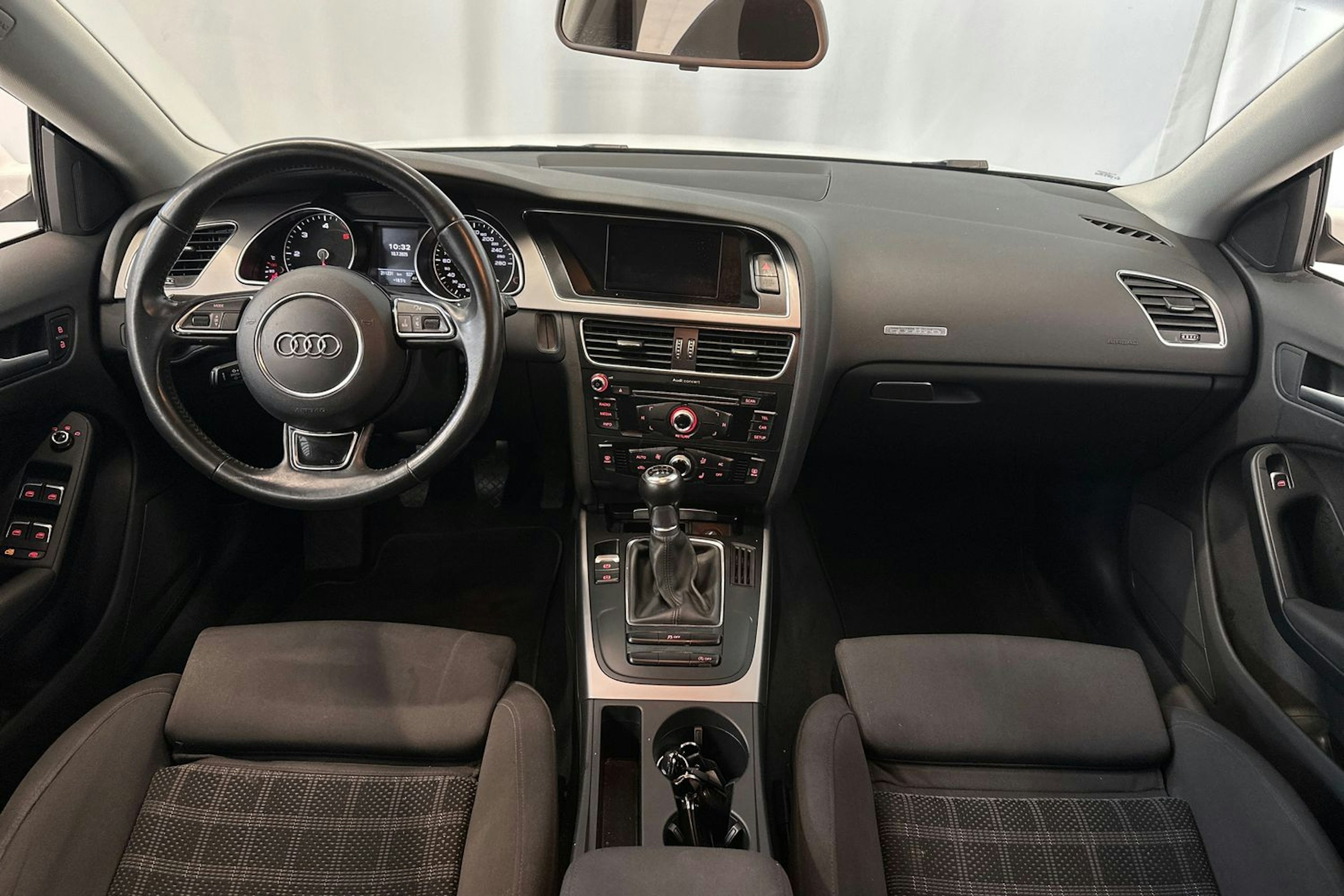valkoinen Audi A5 2013 kuva 14.