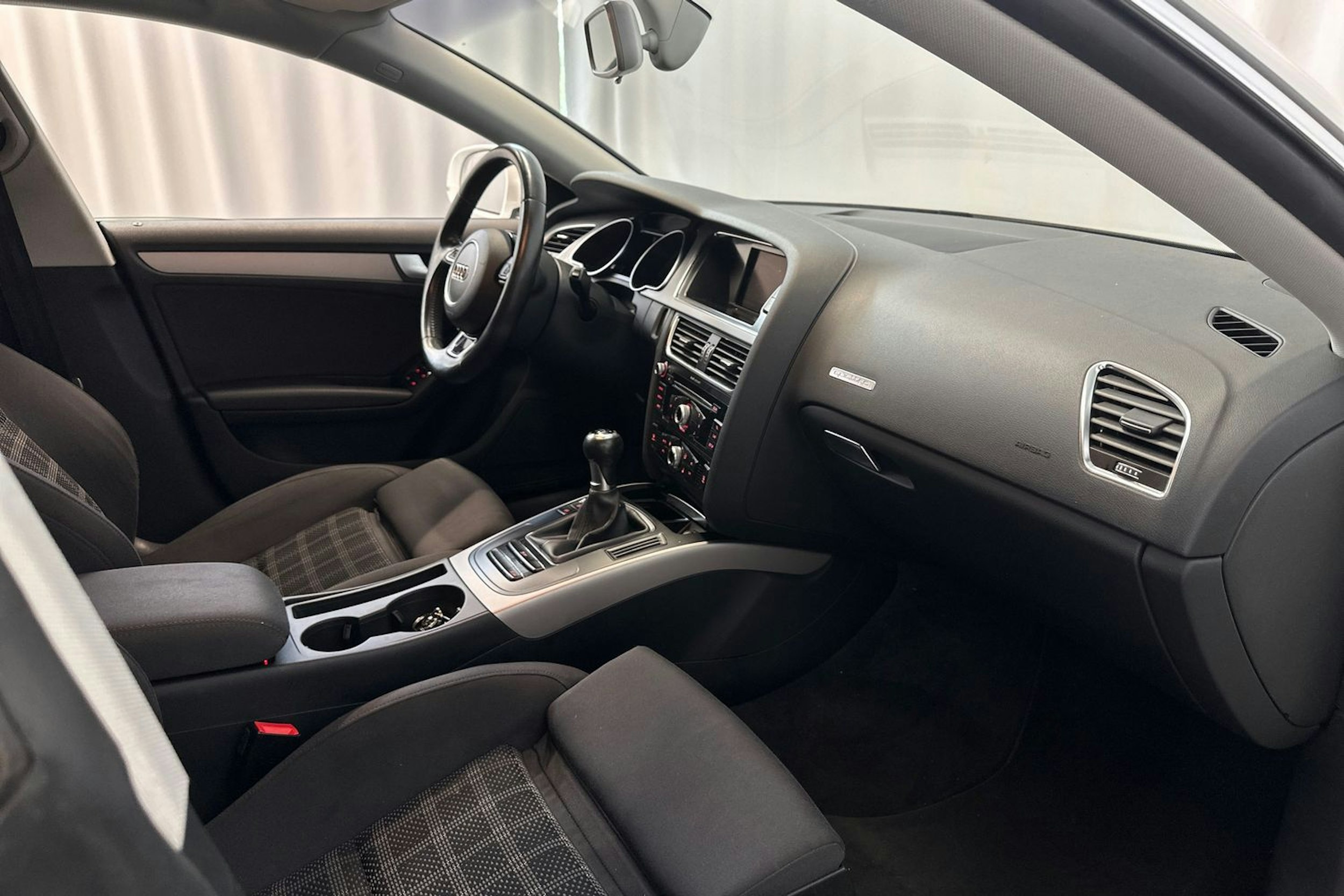 valkoinen Audi A5 2013 kuva 15.