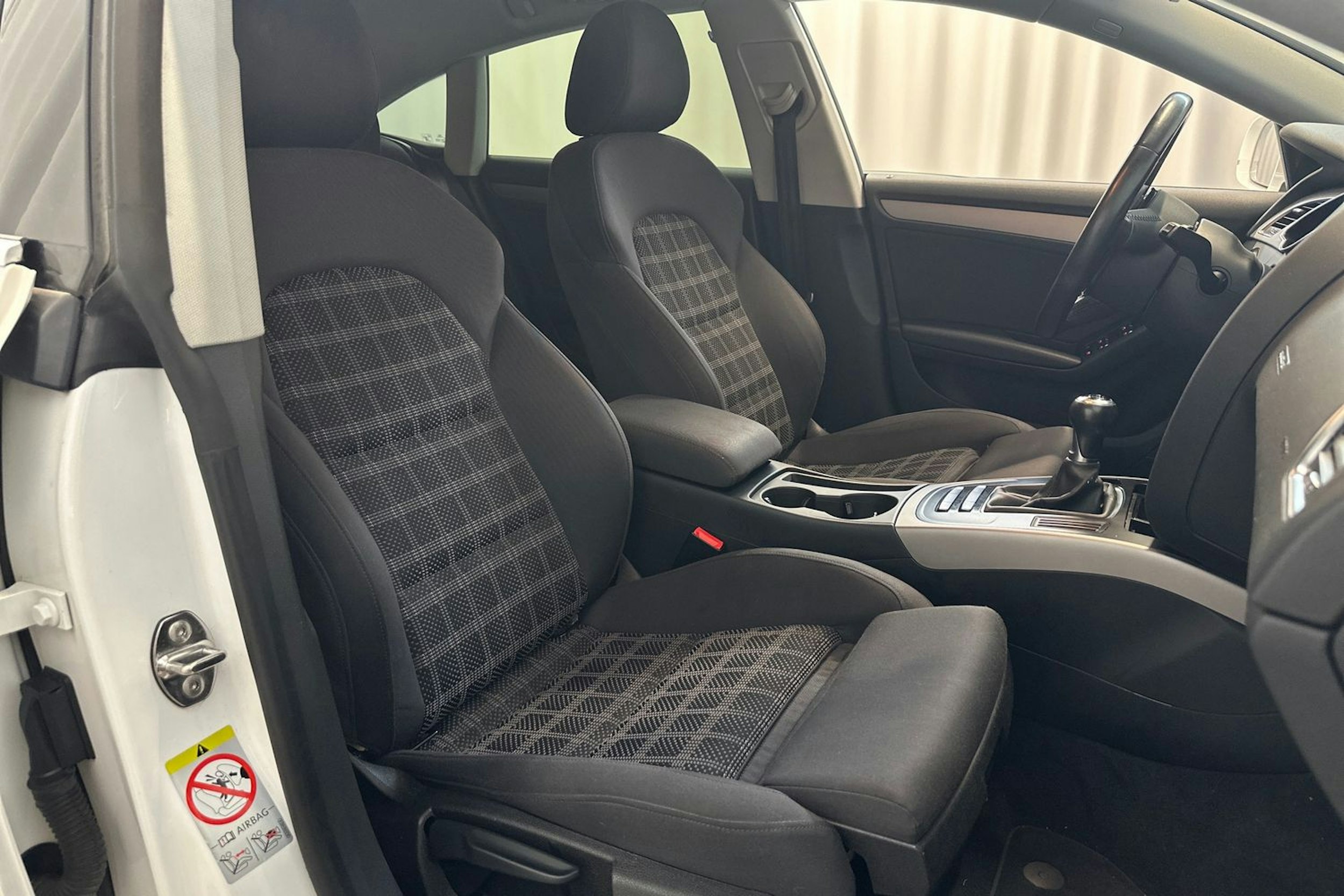 valkoinen Audi A5 2013 kuva 16.