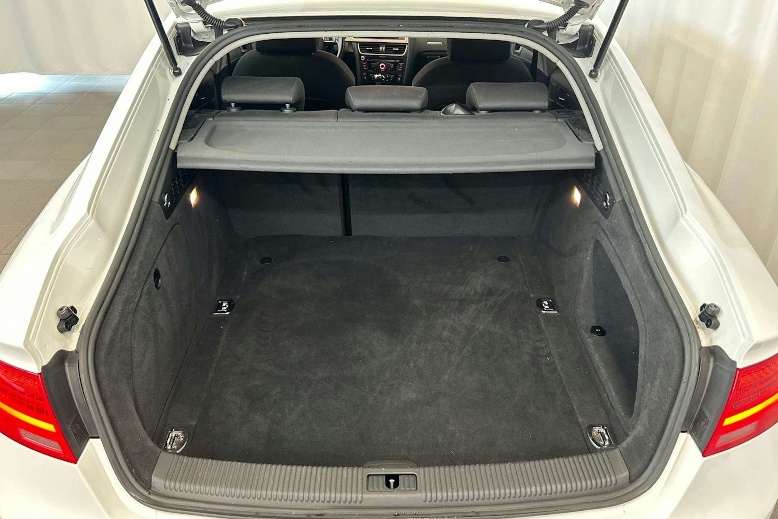 valkoinen Audi A5 2013 kuva 17.