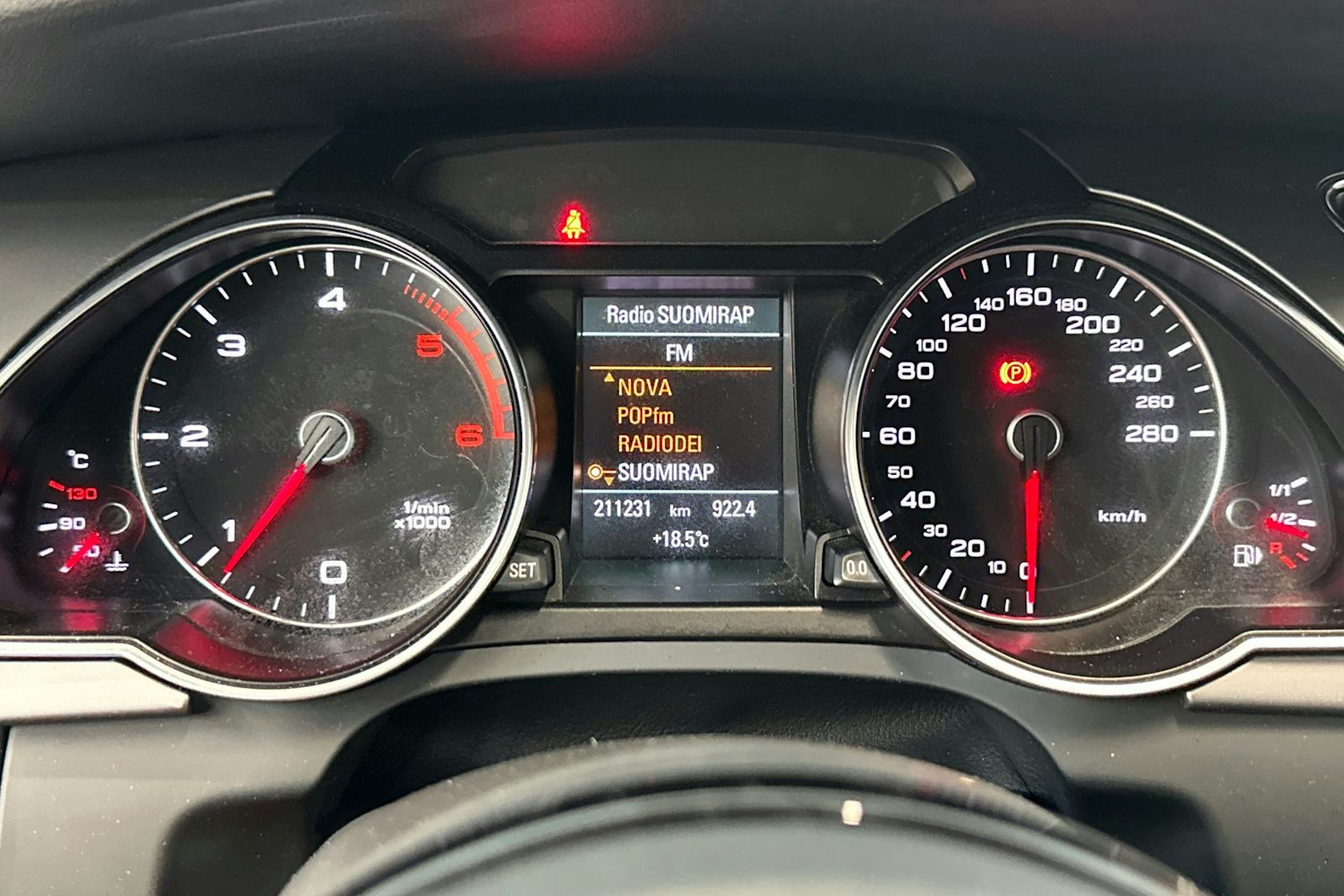 valkoinen Audi A5 2013 kuva 18.