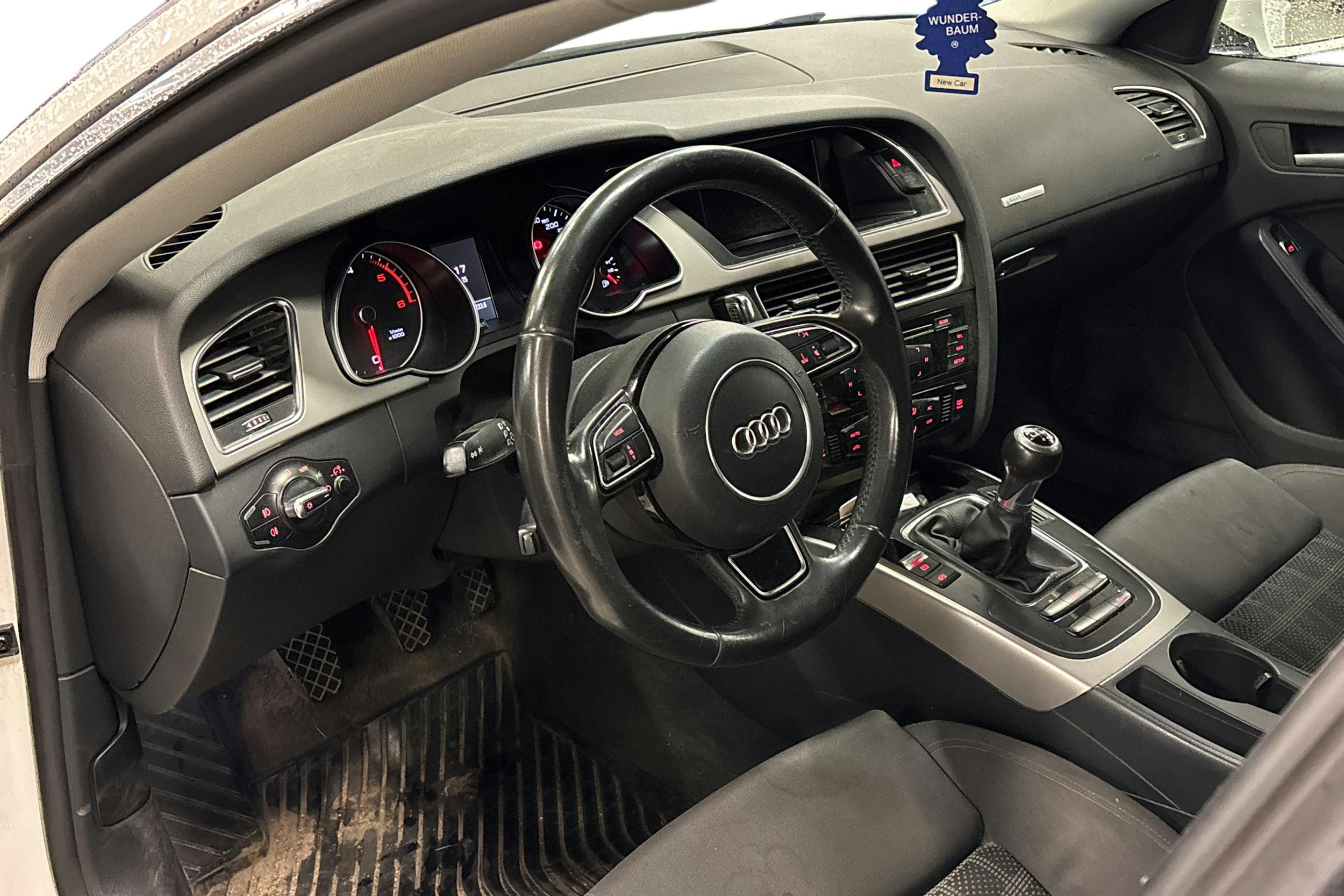 valkoinen Audi A5 2013 kuva 3.