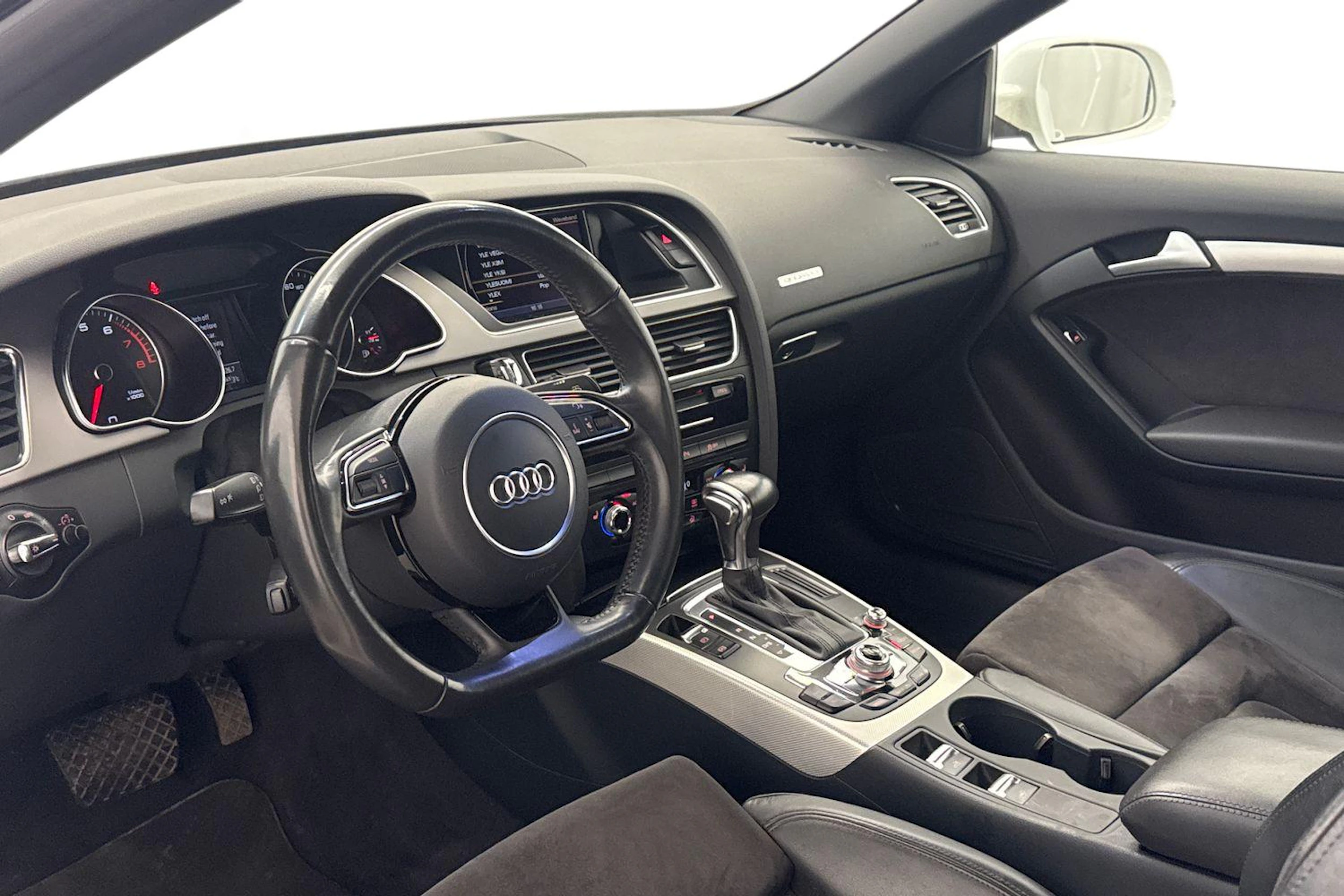 Valkoinen Audi A5 2013 kuva 6.