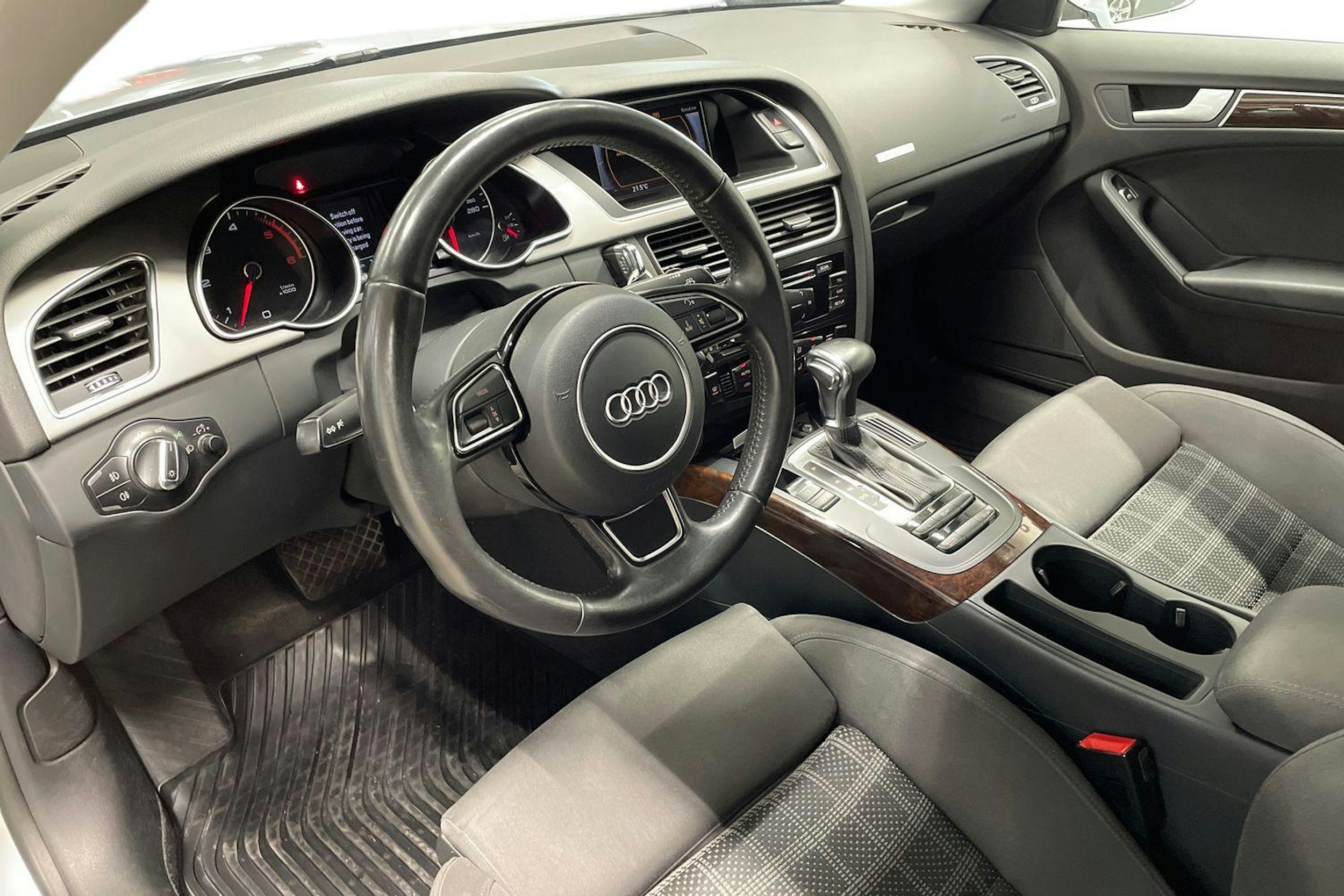 hopea Audi A5 2013 kuva 7.