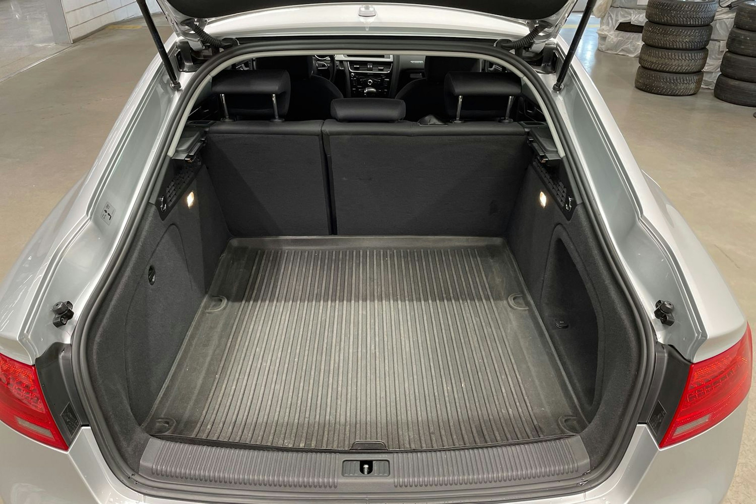 hopea Audi A5 2013 kuva 14.