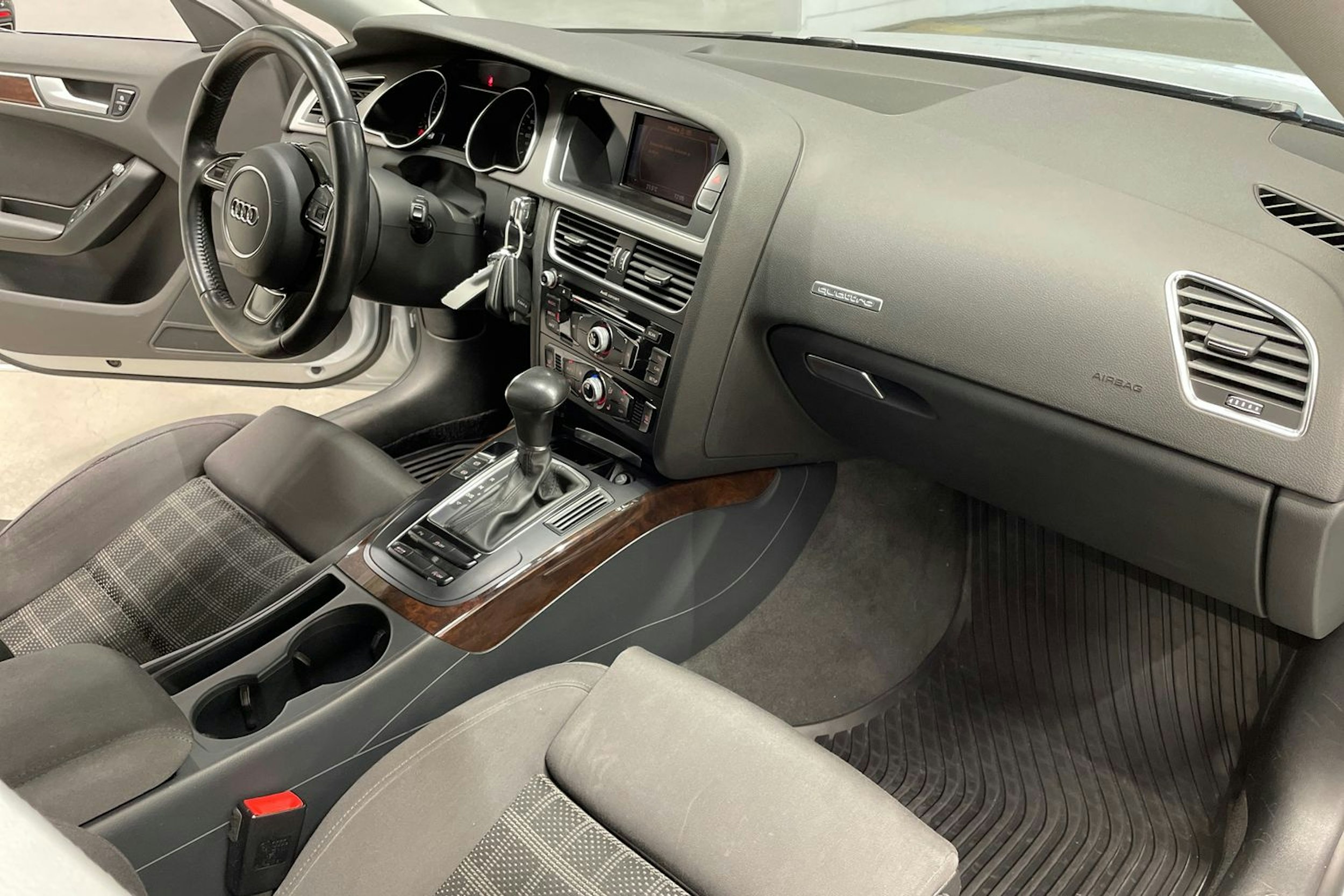 hopea Audi A5 2013 kuva 25.