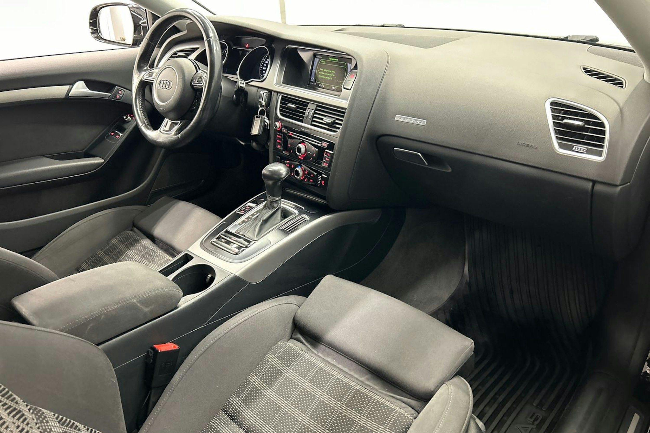 musta Audi A5 2014 kuva 14.