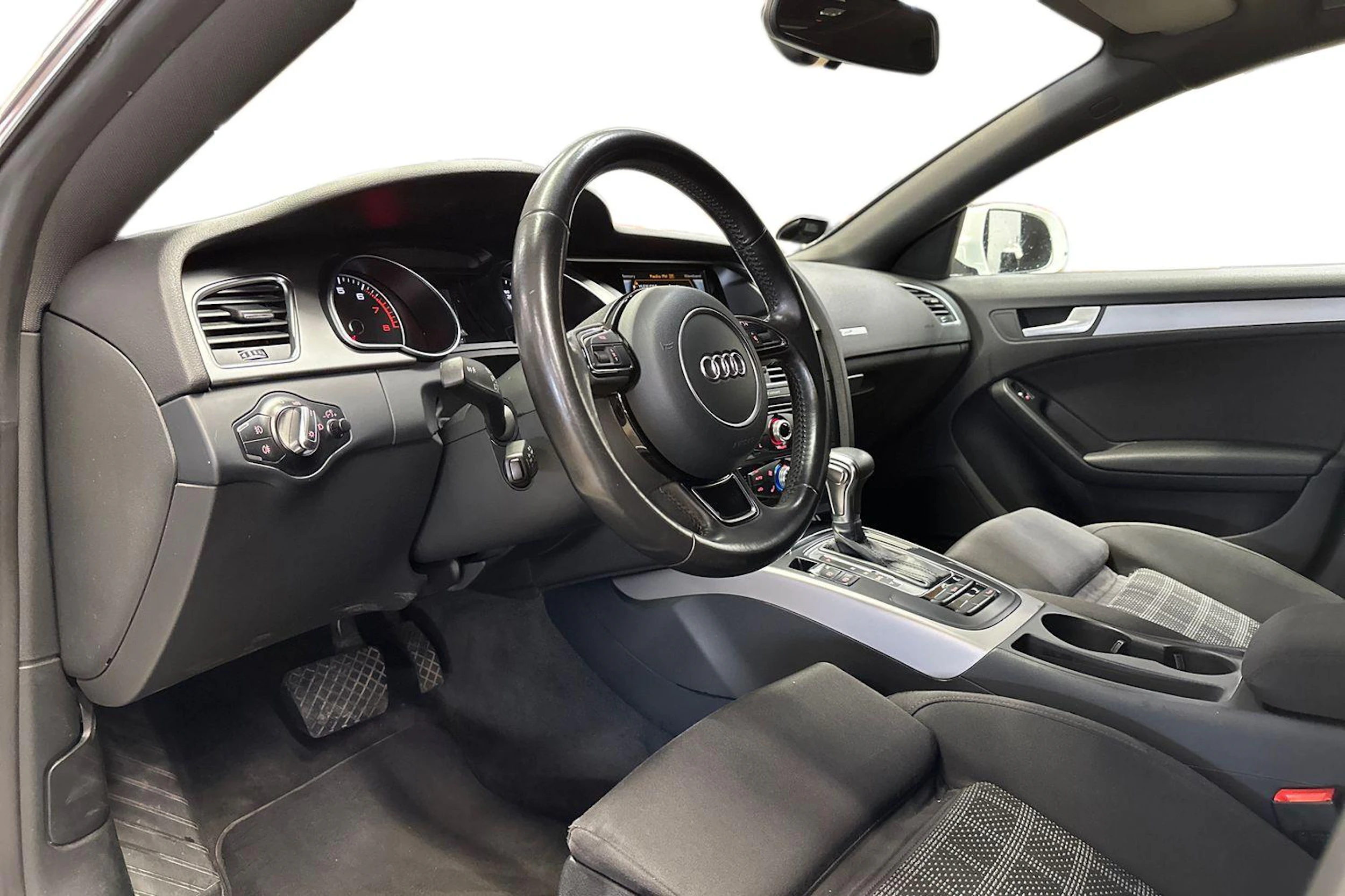valkoinen Audi A5 2014 kuva 6.