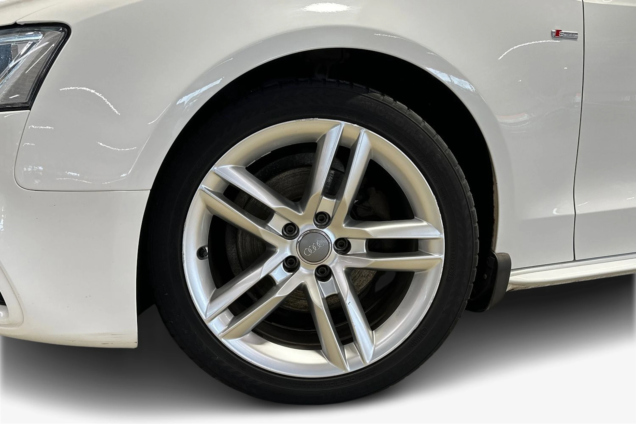 valkoinen Audi A5 2014 kuva 9.