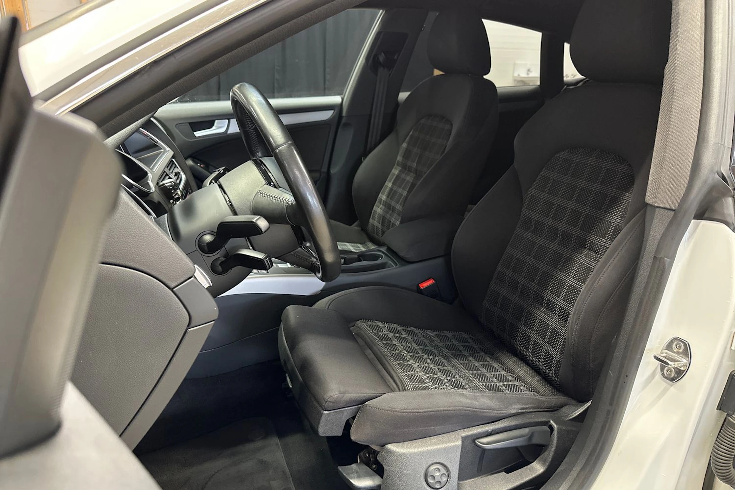 valkoinen Audi A5 2014 kuva 13.