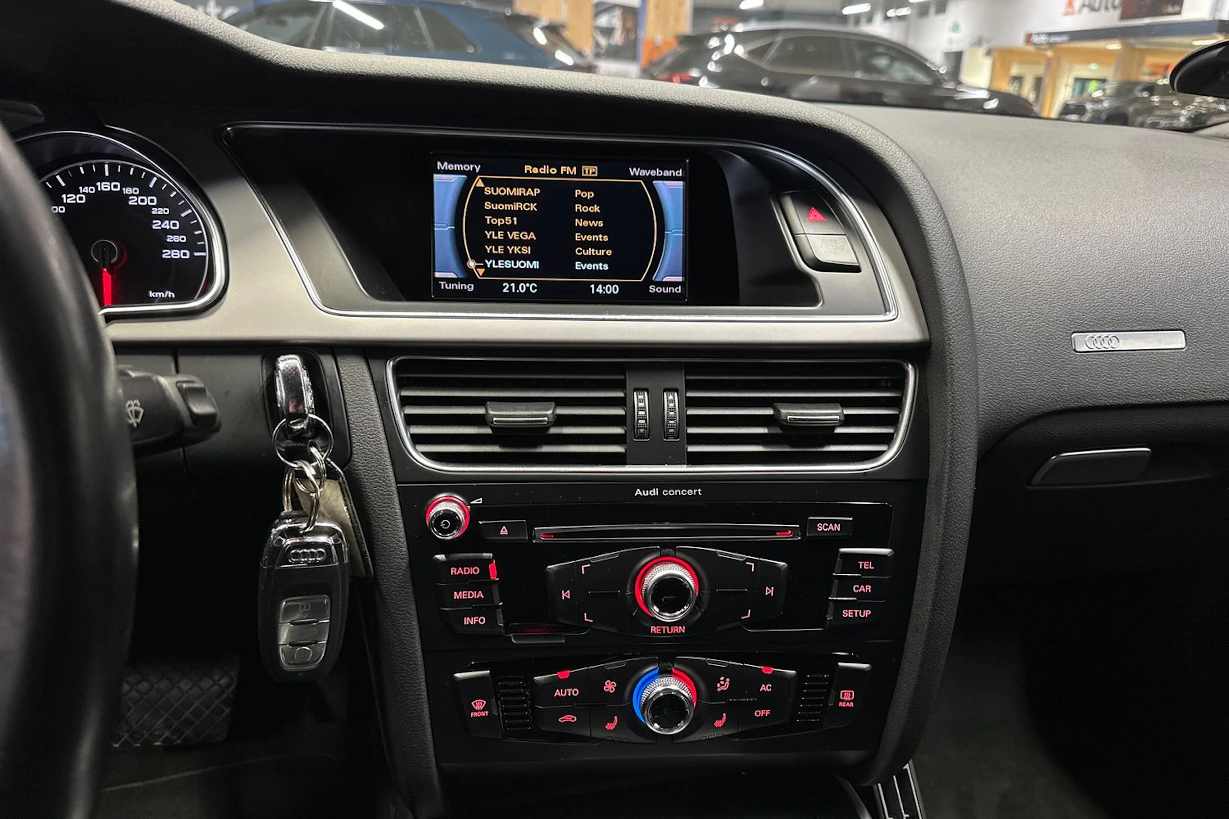 valkoinen Audi A5 2014 kuva 16.