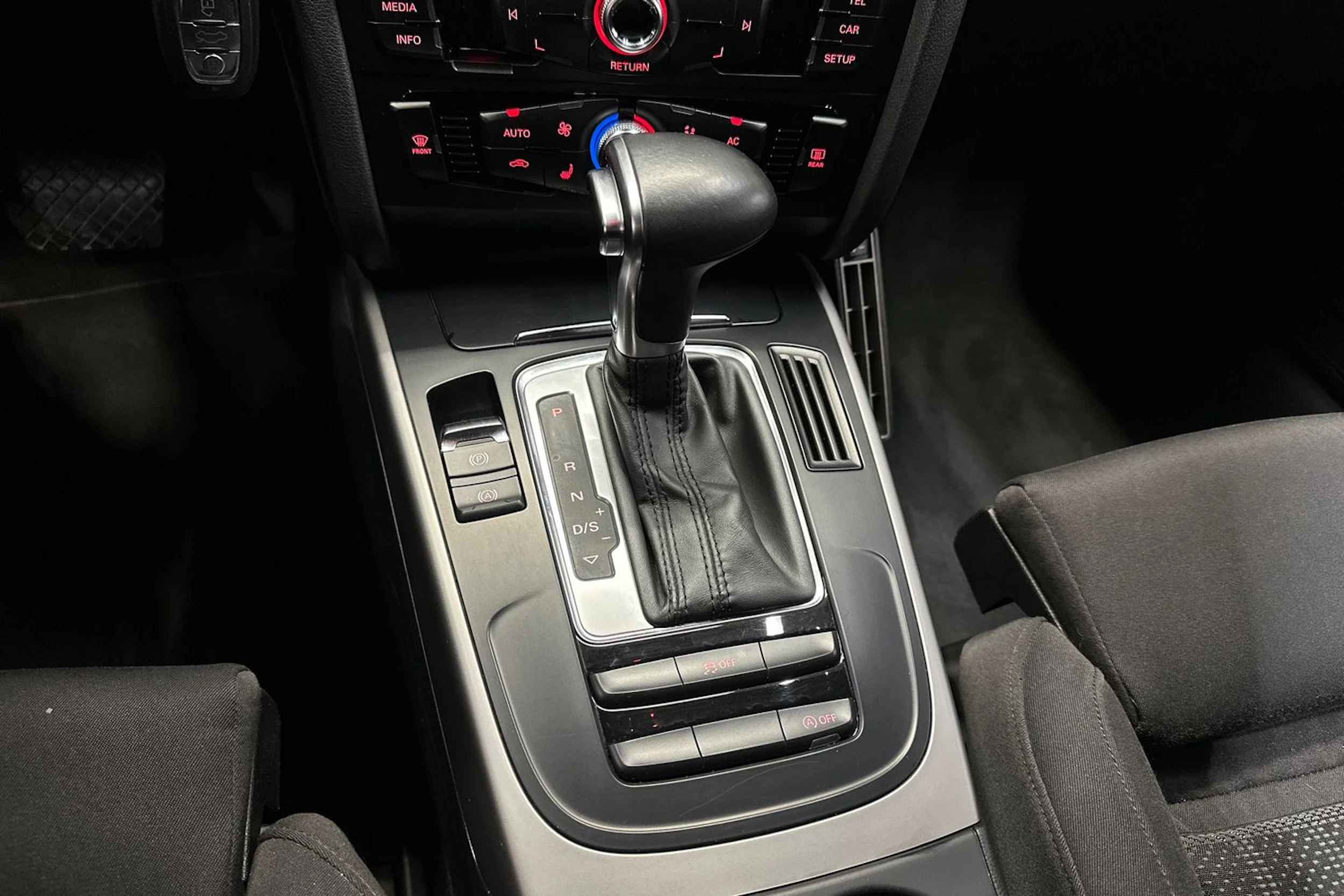 valkoinen Audi A5 2014 kuva 17.