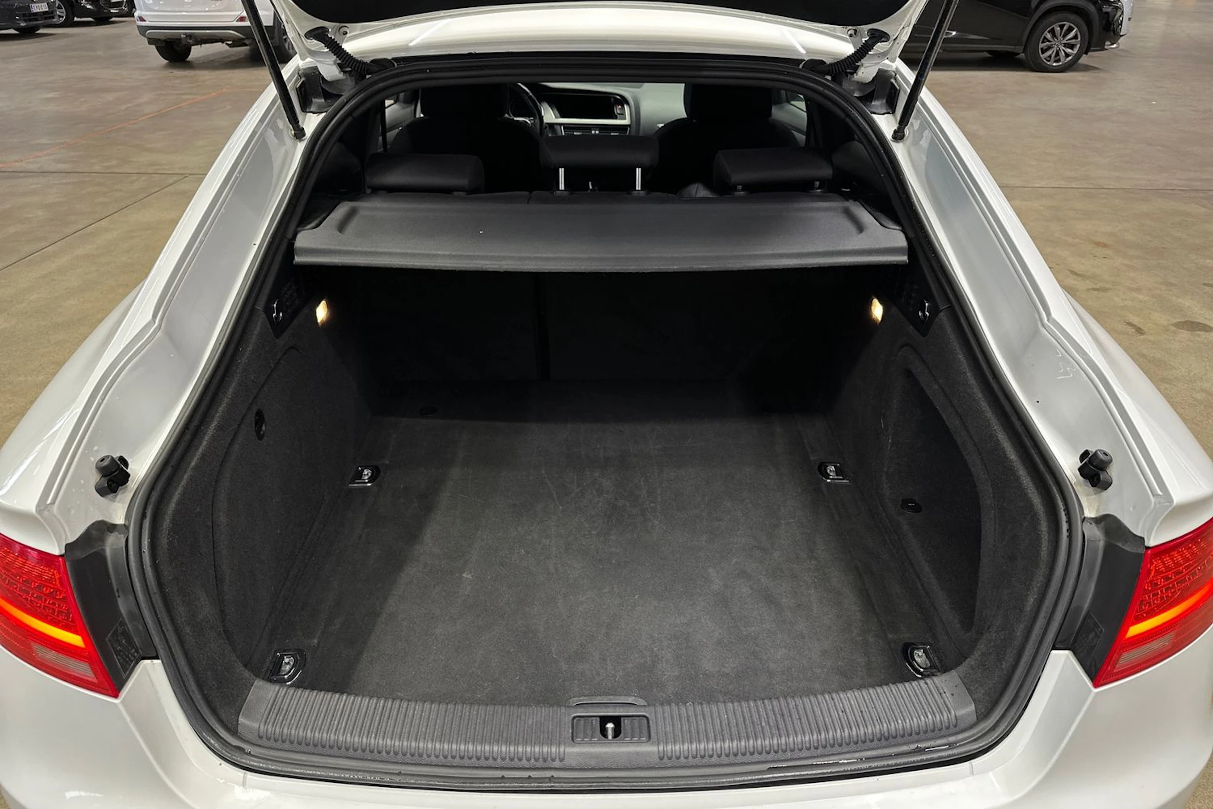 valkoinen Audi A5 2014 kuva 24.