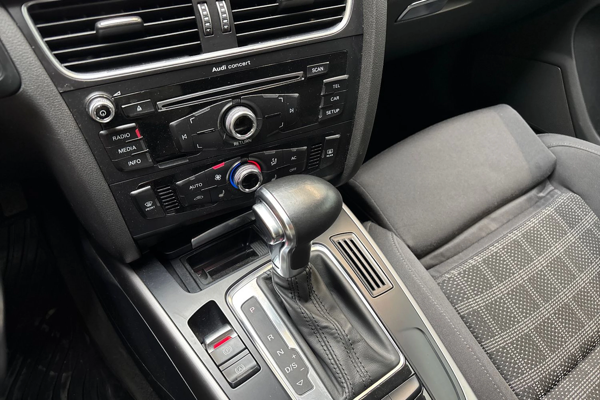 musta Audi A5 2014 kuva 17.
