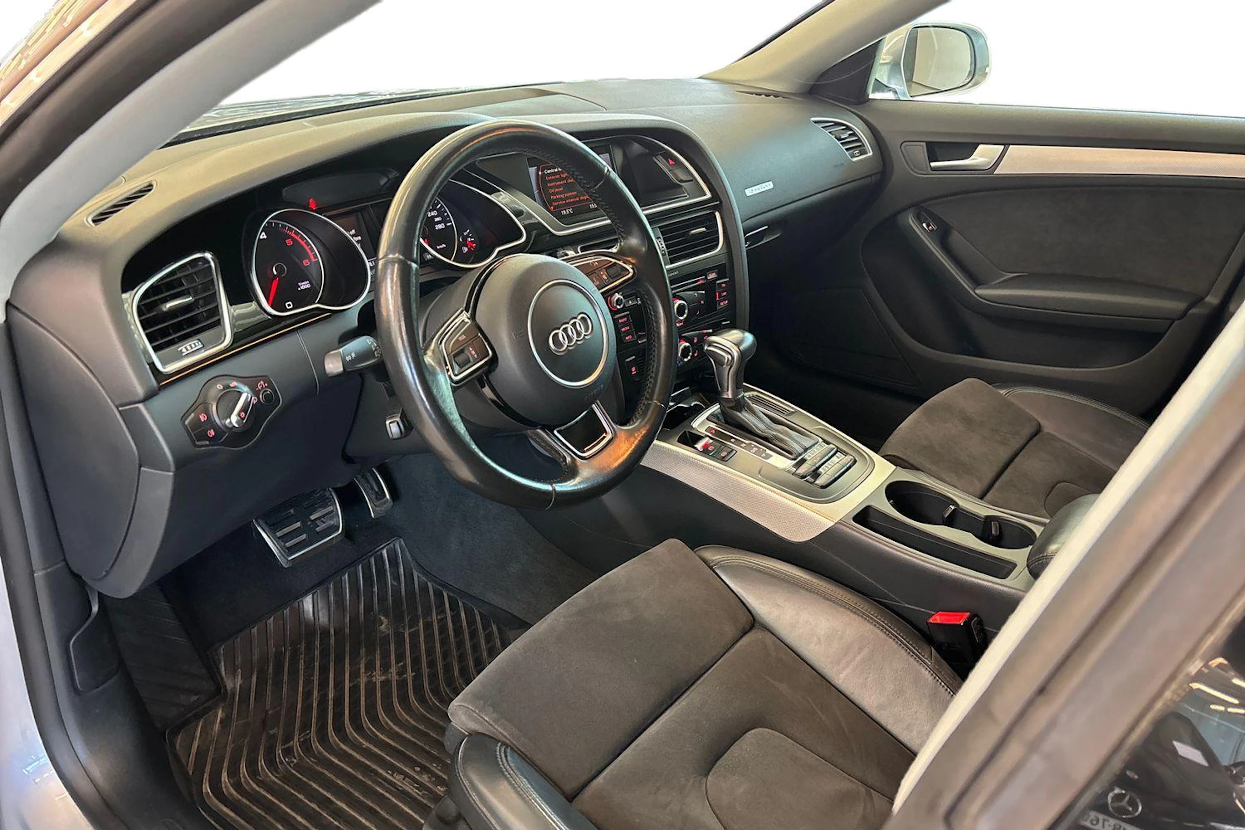 Hopea Audi A5 2015 kuva 6.