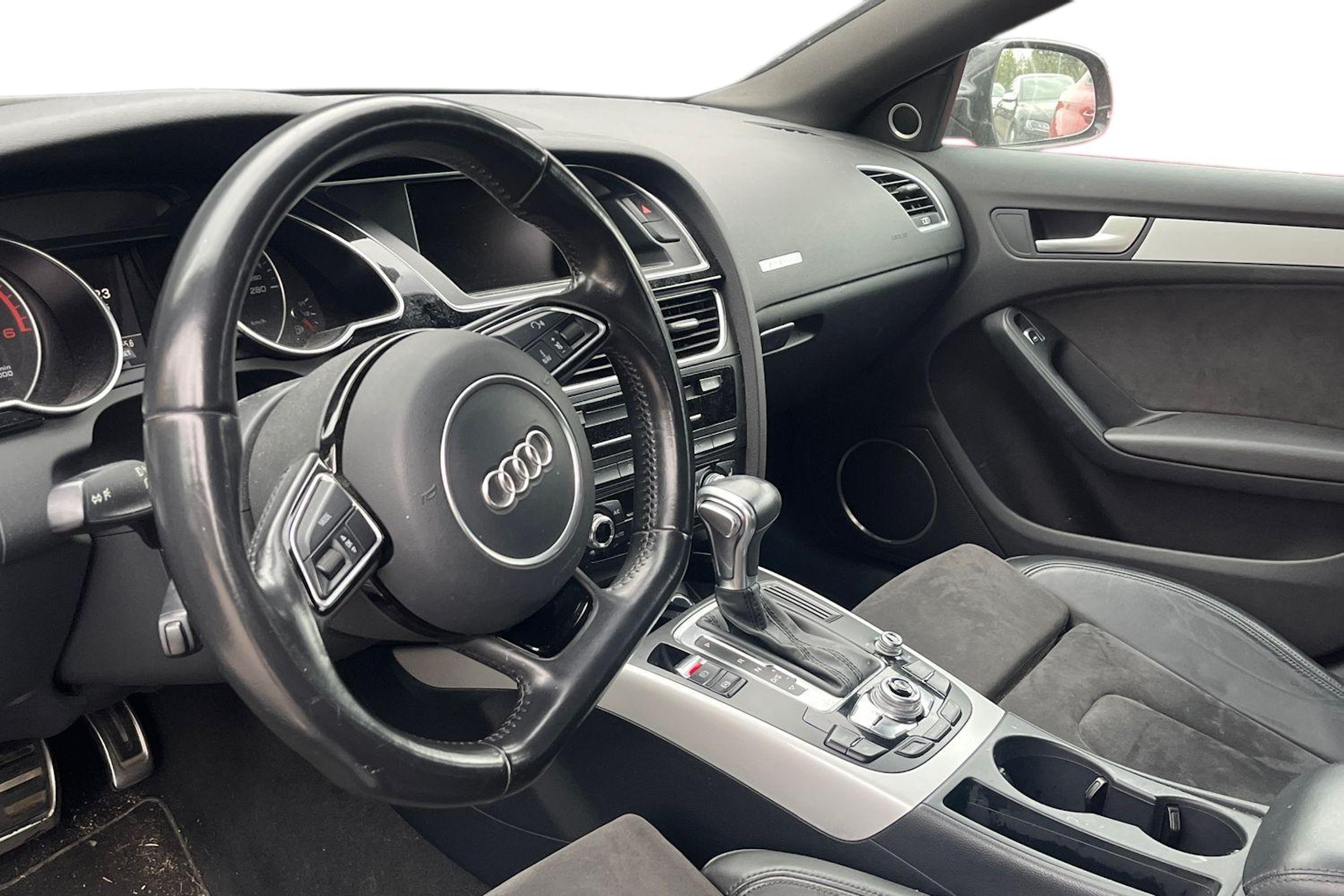 Harmaa Audi A5 2016 kuva 3.