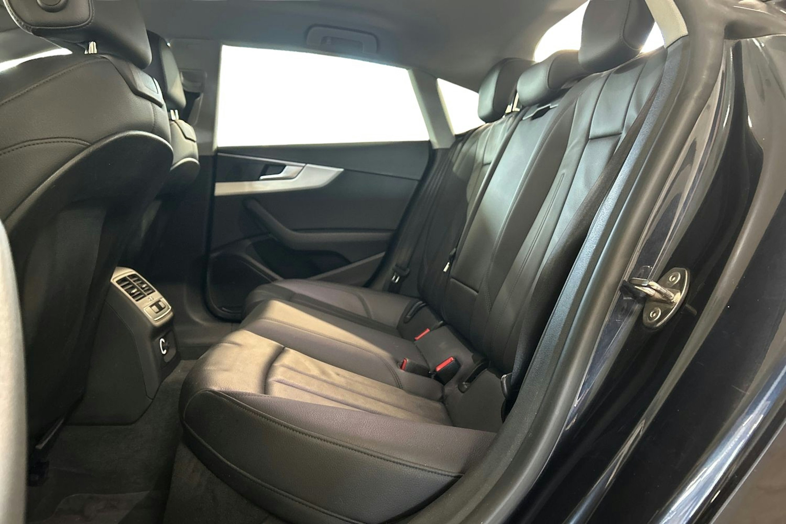 sininen Audi A5 2017 kuva 10.