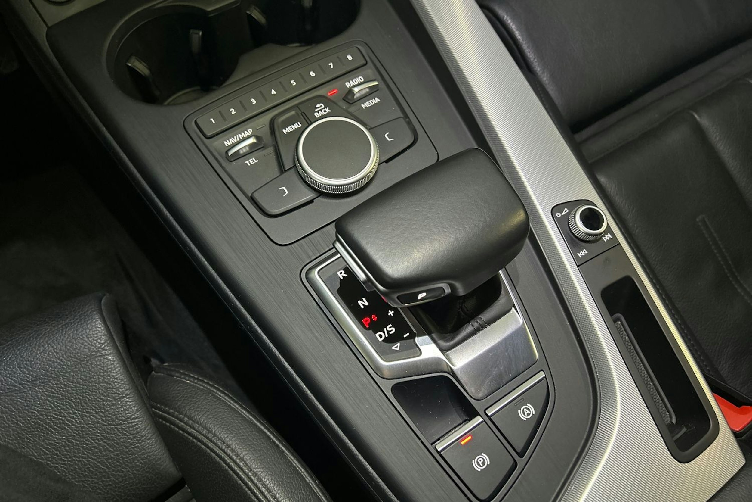 sininen Audi A5 2017 kuva 19.