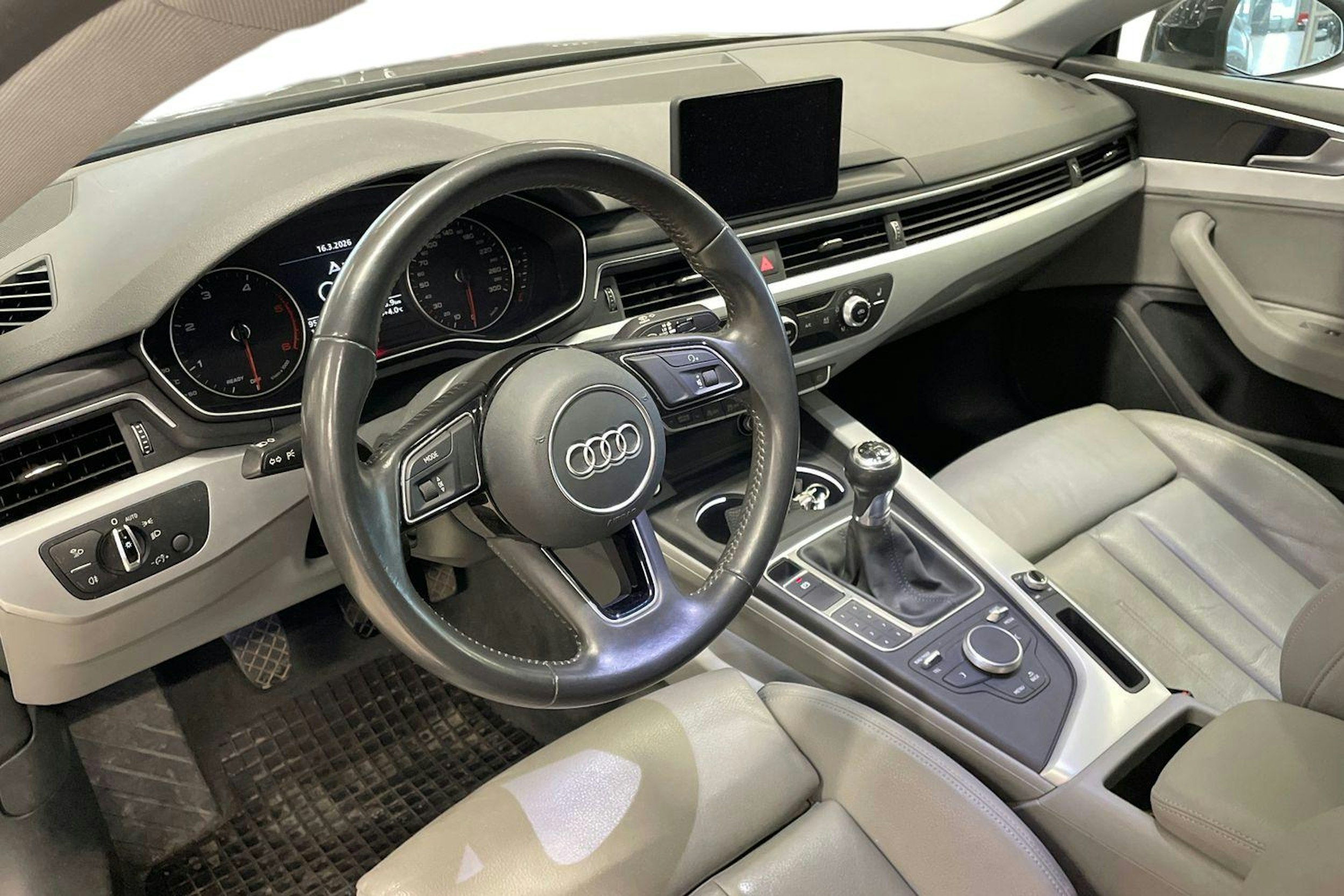 sininen Audi A5 2017 kuva 3.