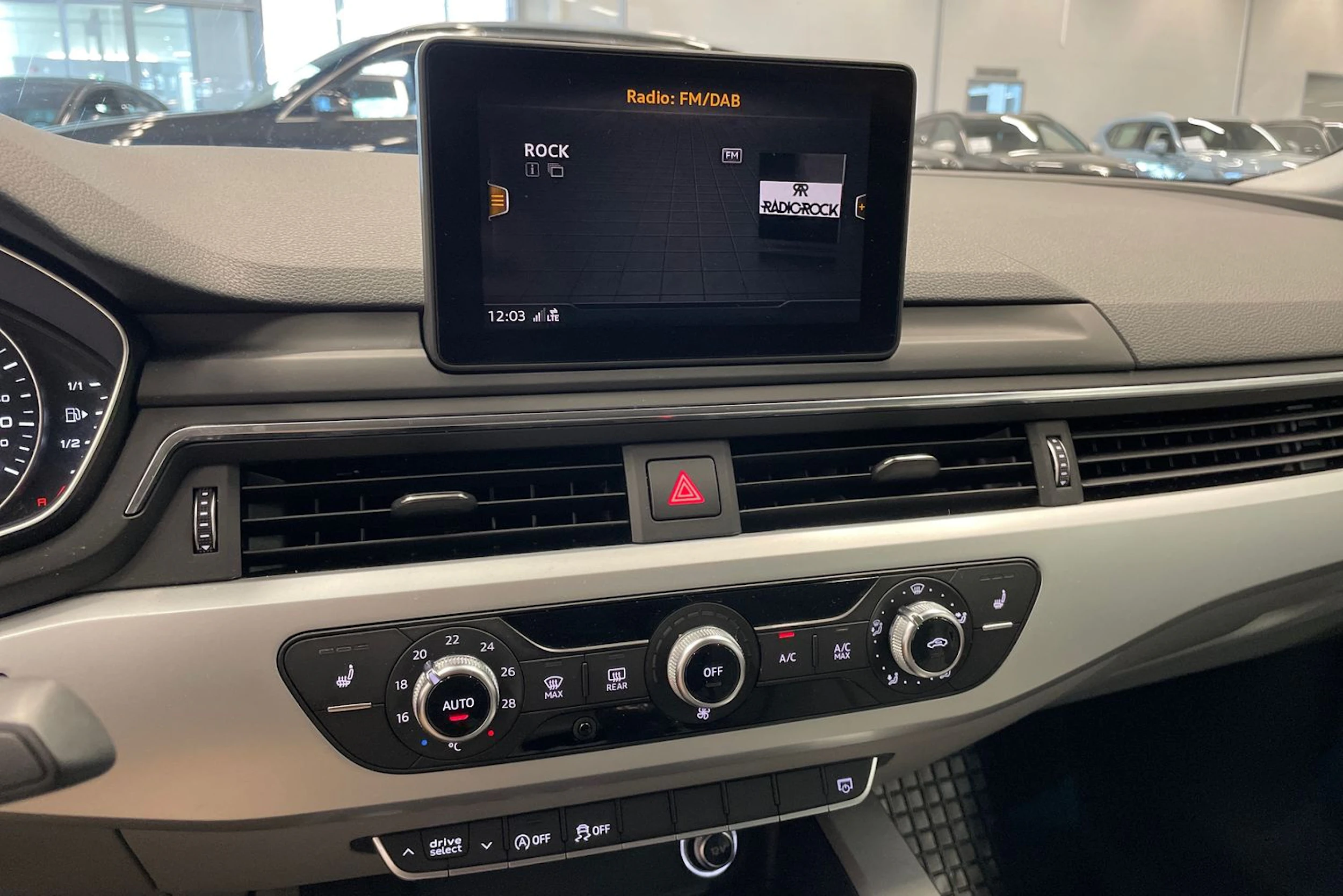 sininen Audi A5 2017 kuva 16.