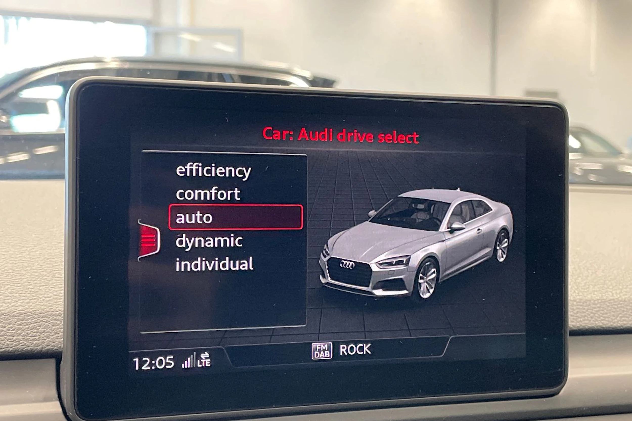 sininen Audi A5 2017 kuva 23.