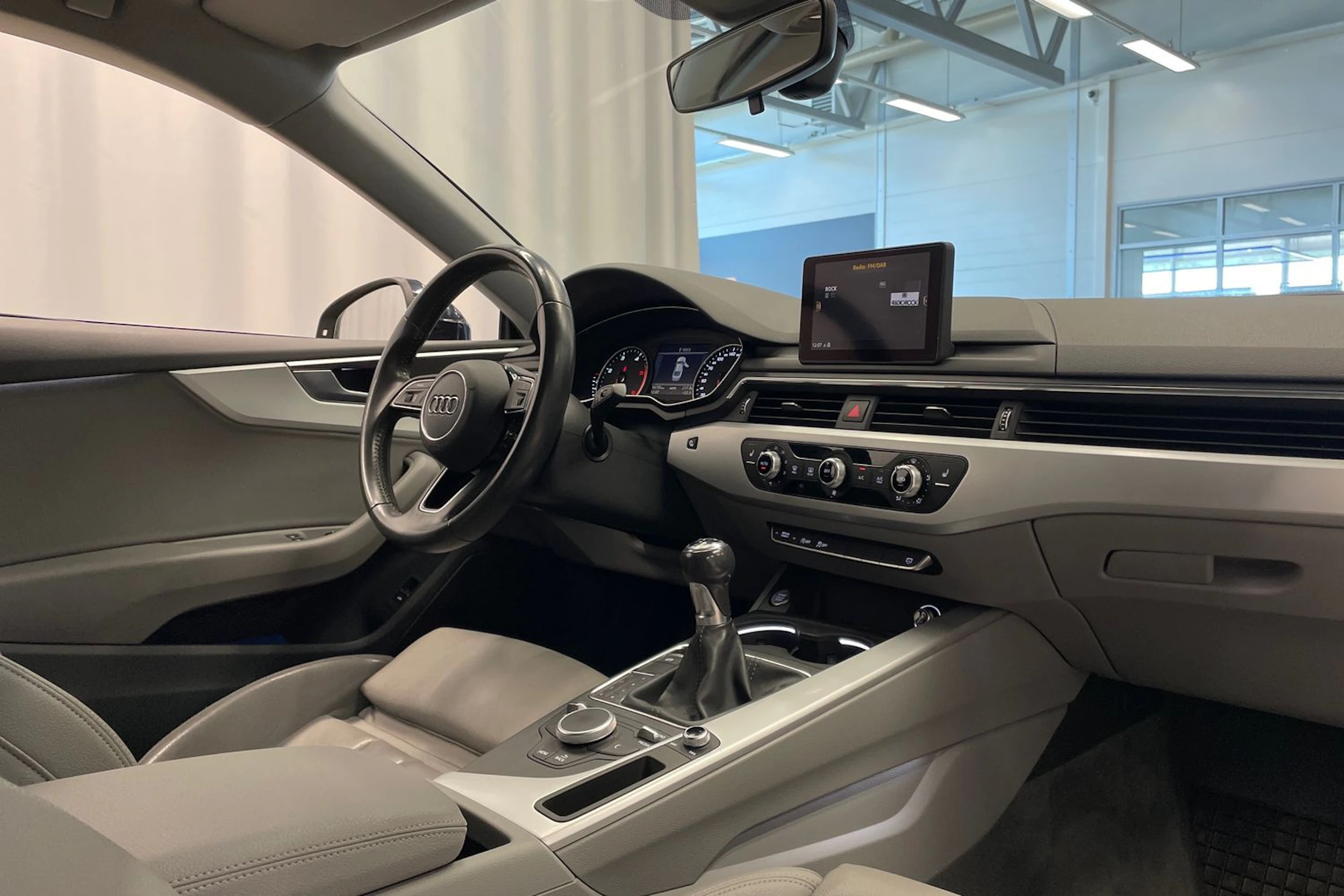 sininen Audi A5 2017 kuva 28.