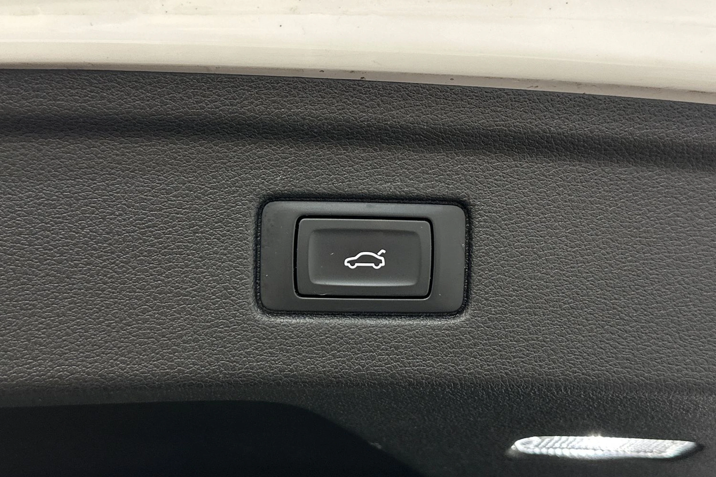 valkoinen Audi A5 2017 kuva 14.